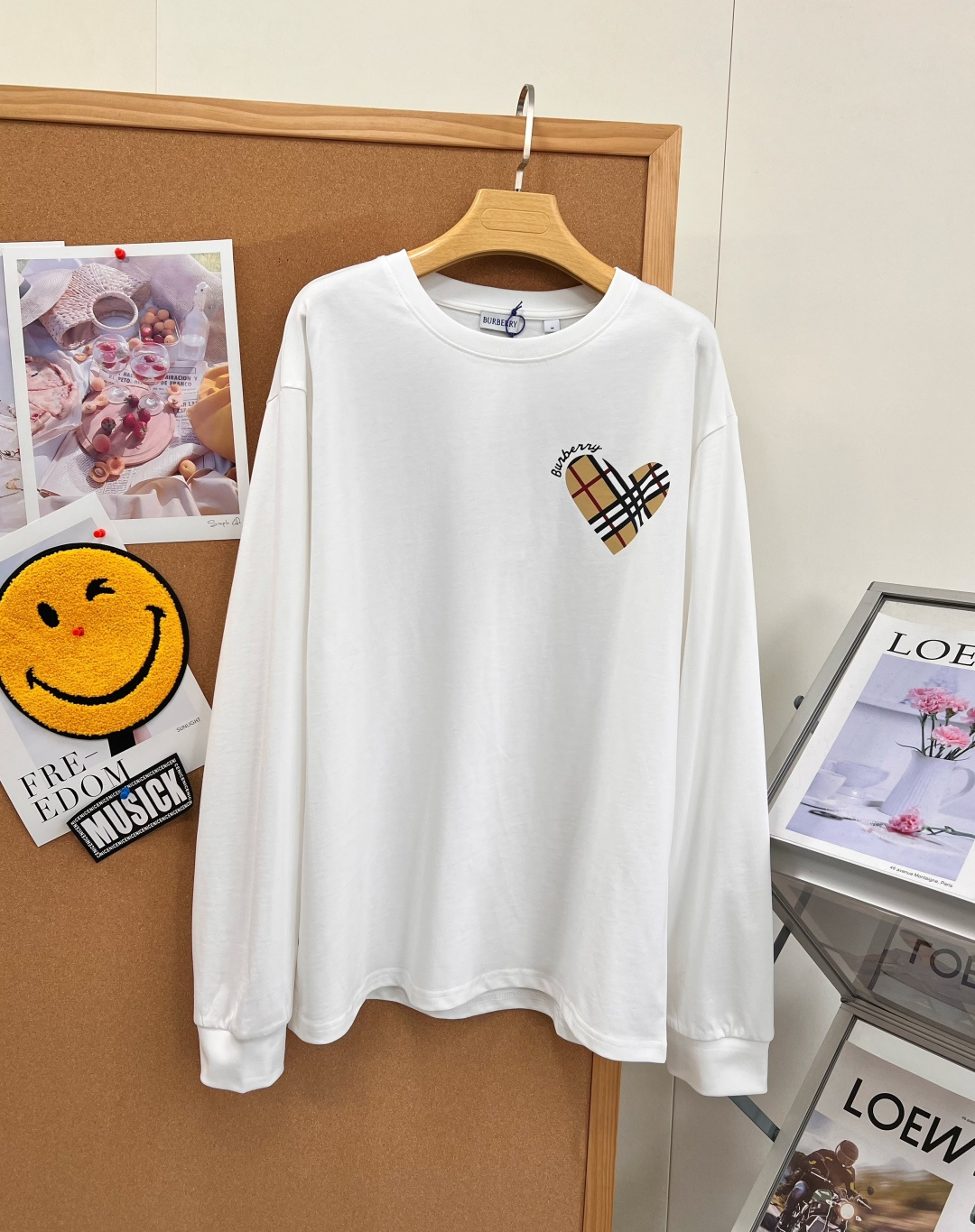 🆕Burberry 26新款格纹爱心圆领长袖T恤，原版开发，面料：精选柔软亲肤棉料，触感顺滑透气，自带自然垂感，上身不闷