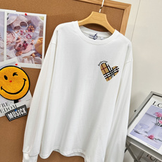 🆕Burberry 26新款格纹爱心圆领长袖T恤,原版开发,面料:精选柔软亲肤棉料,触感顺滑透气,自带自然垂感,上身不闷 🆕Burberry 26新款格纹爱心圆领长袖T恤,原版开发,面料:精选柔软亲肤棉料,触感顺滑透气,自带自然垂感,上身不闷