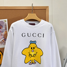 🆕Gucci五角星卡通圆领卫衣|趣味少女感上线✨原版开发!可爱星星联名印花,甜趣又吸睛 正面品牌字母标识+俏皮黄色星星小 🆕Gucci五角星卡通圆领卫衣|趣味少女感上线✨原版开发!可爱星星联名印花,甜趣又吸睛 正面品牌字母标识+俏皮黄色星星小