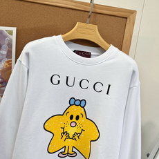 🆕Gucci五角星卡通圆领卫衣|趣味少女感上线✨原版开发!可爱星星联名印花,甜趣又吸睛 正面品牌字母标识+俏皮黄色星星小 🆕Gucci五角星卡通圆领卫衣|趣味少女感上线✨原版开发!可爱星星联名印花,甜趣又吸睛 正面品牌字母标识+俏皮黄色星星小