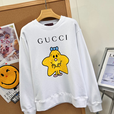 🆕Gucci五角星卡通圆领卫衣|趣味少女感上线✨原版开发!可爱星星联名印花,甜趣又吸睛 正面品牌字母标识+俏皮黄色星星小 🆕Gucci五角星卡通圆领卫衣|趣味少女感上线✨原版开发!可爱星星联名印花,甜趣又吸睛 正面品牌字母标识+俏皮黄色星星小