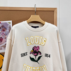 🆕LOUIS VUITTON新款奶杏色花卉毛巾绣圆领卫衣,原版开发,重磅棉毛圈面料,手感软糯扎实,透气性佳,版型挺括不易 🆕LOUIS VUITTON新款奶杏色花卉毛巾绣圆领卫衣,原版开发,重磅棉毛圈面料,手感软糯扎实,透气性佳,版型挺括不易