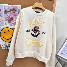 🆕LOUIS VUITTON新款奶杏色花卉毛巾绣圆领卫衣,原版开发,重磅棉毛圈面料,手感软糯扎实,透气性佳,版型挺括不易 🆕LOUIS VUITTON新款奶杏色花卉毛巾绣圆领卫衣,原版开发,重磅棉毛圈面料,手感软糯扎实,透气性佳,版型挺括不易