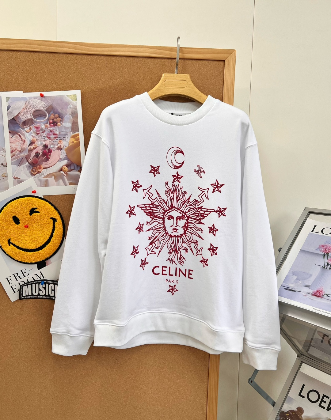 🆕Celine新款太阳神印花圆领卫衣｜复古法式氛围感🌙原版开发！男女同款，自带慵懒老钱松弛感 经典白底色搭配酒红太阳神星