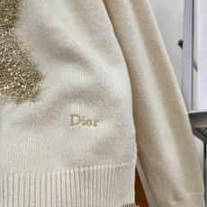 🆕Dior 26秋冬星星圆领针织毛衣|原版开发 面料:精选细腻针织纱线,触感柔软温润,上身亲肤不扎,保暖度适配秋冬,织物 🆕Dior 26秋冬星星圆领针织毛衣|原版开发 面料:精选细腻针织纱线,触感柔软温润,上身亲肤不扎,保暖度适配秋冬,织物