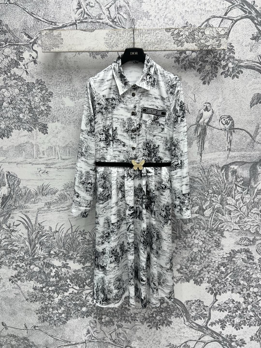 NO:314665,D Home 25 Early Spring New Ink Jungle Print Dress Classic Ink Jungle Animal Print Retro Feelings I Love the Upper Body Too Much Ink Dyeing With Three-dimensional Pictures The Styling Design The upper body is super slim, butterfly belt perfectly divides the body proportions, visual long legs, cool tones, white and elegant, easy to create a fashionable style, comfortable and easy to wear, has an elegant temperament, age-reducing and fashionable, one color and three codes SML,,dior, skirts,alexander wang19860909D家 25早春新款 水墨丛林印花连衣裙 经典的水墨丛林动物印花 演绎复古情怀 上身太爱了 水墨画染 自带立体感画面 版型设计上身超级显瘦 蝴蝶腰带完美分割身材比例 视觉大长腿 色调清冷显白有气质 轻松打造时髦范 舒适又好穿 有一种典雅的气质 减龄又时髦一色三码 SML,,dior,skirts,alexander wang,Women's clothing