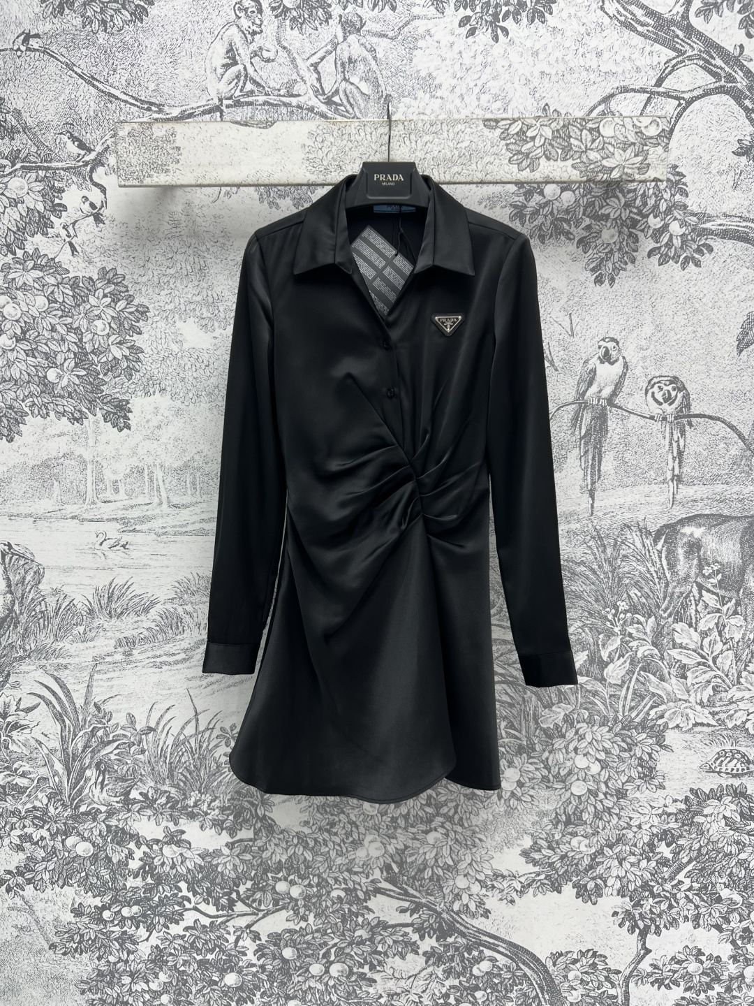 NO:314671,PD Home 25 Early Spring New Acetic Acid Wrinkled Long Sleeve Dress Matching Temperament Little Women Long Sleeve Deep V Lapel Slim Hip Clothing Style Simple and Design Feeling Easy to Create a Perfect Body Scale Fabric Soft and Comfortable One Color Three Codes SM, Dior, Skirts, Alexander Wang19860909PD家 25早春新款 醋酸褶皱长袖连衣裙 气质的小女人搭配 长袖深V翻领修身包臀衣型 简约又有设计感 轻松打造完美身材比例 醋酸面料柔顺舒适 一色三码 SM,,dior,skirts,alexander wang,Women's clothing