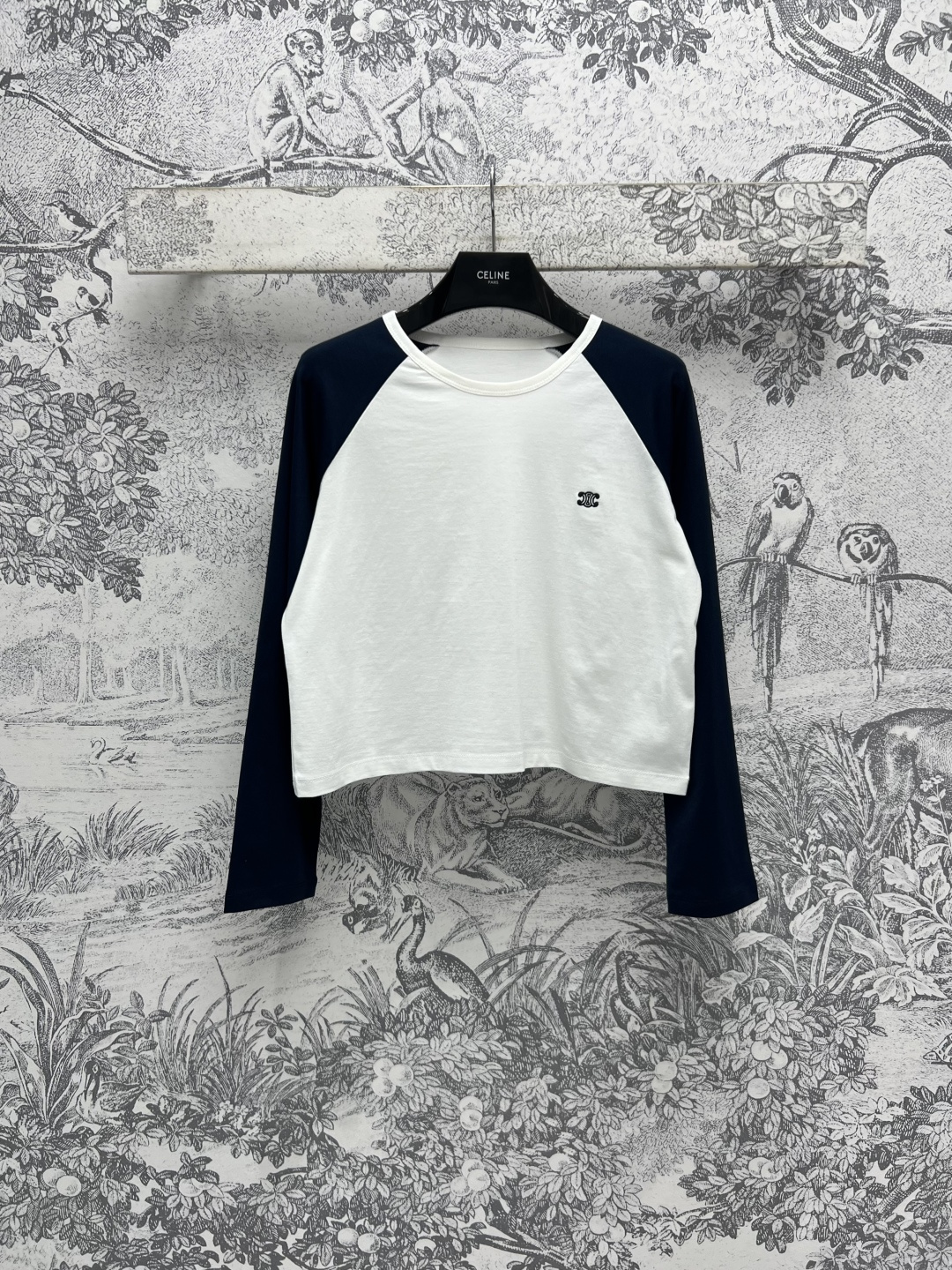 NO:314676,CE Home 25 Early Spring New Style Round Neck Color Block Short Long Sleeve T-shirt Sleeve Color Block Design Embroidery Logo Low-key and fashionable Casual and versatile temperament items The upper body is a girlish feeling that reduces age and is fashionable. Any item is very good in daily matching. Casual and casual and not picky. Three-code S,,tees, t-shirt,alexander wang19860909CE家 25早春新款 圆领拼色短款长袖T恤 袖子拼色设计 刺绣logo 低调又时髦 休闲百搭的气质单品 上身就是减龄洋气的少女感 日常搭配任何单品都很不错 休闲随性不挑人 一色三码 S,,tees，t-shirt,alexander wang,Women's clothing