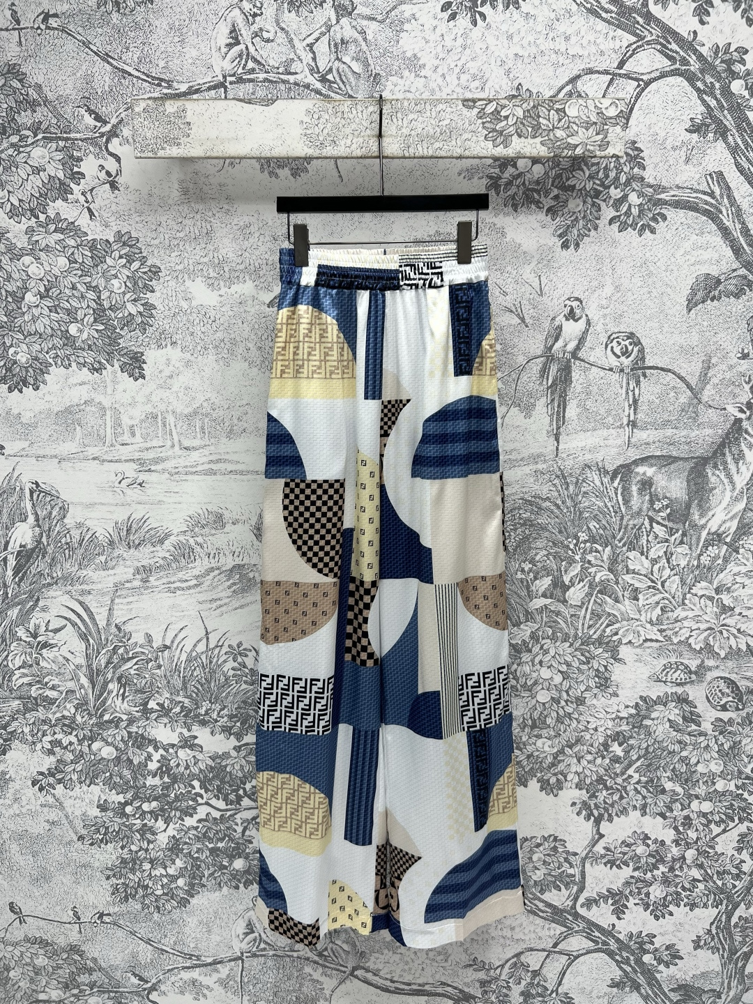 NO:411680,FD Home 25 Spring and Summer New Style Spliced ​​Print Series Stand-collar Jacket + Lapel Shirt + Casual Pants Full Screen Spliced ​​Printing Pattern Classic Eye-catching Lightweight Fabric Comfortable and Refreshing Basic Loose Style Freely Control A series of matching with the upper body to easily raise the body proportions The style is fashionable and high-end tone One Color Three Code SML, Dior, Jackets & Coats, Jackets & Coats, Alexander Wang19860909FD家 25春夏新款 拼接印花系列 立领夹克外套+翻领衬衣+休闲裤 满屏拼接印花图案经典吸睛 轻薄的面料舒适又清爽 基础宽松版型随意驾驭 一系列搭配上身轻松拉高身材比例 版型时髦又高级的调调 一色三码SML,,dior,jackets & coats,jackets & coats,alexander wang,Women's clothing