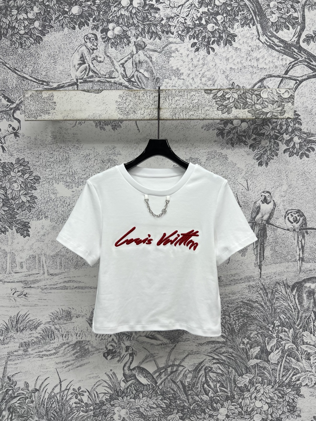 NO:414023,L Home 25 Spring and Summer New Flocking Logo Embroidered Short Sleeve T-shirt Short Sleeve T-shirt + Loose Short Sleeve T-shirt Pure white background with contrasting color flocking logo pattern It seems simple but not tacky at all. Fresh and age-reducing is very suitable for summer outfits. Embroidered patch logo three-dimensional and stylish. Two styles. Easy to match can create a fashionable and age-reducing girlish two-color three-code SML, louis vuitton, T-shirt,tees, t-shirt,alexander wang19860909L家 25春夏新款 植绒logo刺绣短袖T恤 短款短袖T恤+宽松短袖T恤 纯白的底色加上撞色植绒logo图案 看似简单却一点也不服俗气 清新减龄很适合夏日穿搭 刺绣贴布Logo立体有型 两个版型 轻松搭配就能穿出时髦减龄的少女感两色三码SML,,louis vuitton,T-shirt,tees，t-shirt,alexander wang,Women's clothing