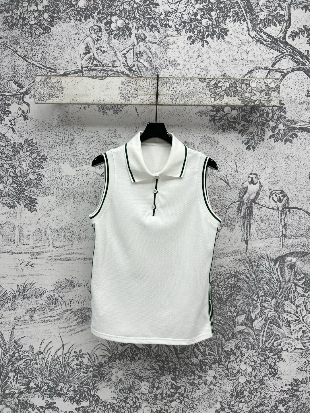 NO:442529,D Home 25 summer new style contrasting logo webbing sports series polo collar vest + polo collar short sleeve + stand-up collar jacket + polo collar dress + high waist skirt + casual pants A series of matching top body fashionable and slimming Pure white with green logo webbing splicing The upper body reduces age and is fashionable Customized logo buckle decoration One color three codes Size/S-M-L,,dior,skirts,jackets & coats,jackets & coats,T-shirt,alexander wang19860909D家 25夏季新款 撞色logo织带运动系列 polo领背心+polo领短袖+立领夹克外套+polo领连衣裙+高腰裤裙+休闲裤 一系列搭配上身时髦又显瘦 纯白色搭配绿色logo织带拼接 上身减龄又时尚 定制logo扣饰装饰 一色三码 Size/S-M-L,,dior,skirts,jackets & coats,jackets & coats,T-shirt,alexander wang,Women's clothing