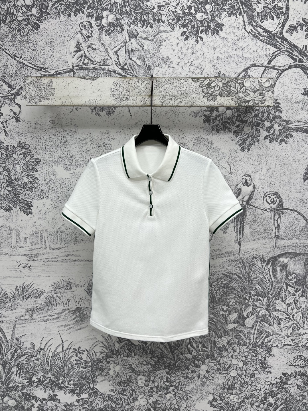 NO:442586,D Home 25 summer new style contrasting logo webbing sports series polo collar vest + polo collar short sleeve + stand-up collar jacket + polo collar dress + high waist skirt + casual pants A series of matching top body fashionable and slimming Pure white with green logo webbing splicing The upper body reduces age and is fashionable Customized logo buckle decoration One color three codes Size/S-M-L,,dior,skirts,jackets & coats,jackets & coats,T-shirt,alexander wang19860909D家 25夏季新款 撞色logo织带运动系列 polo领背心+polo领短袖+立领夹克外套+polo领连衣裙+高腰裤裙+休闲裤 一系列搭配上身时髦又显瘦 纯白色搭配绿色logo织带拼接 上身减龄又时尚 定制logo扣饰装饰 一色三码 Size/S-M-L,,dior,skirts,jackets & coats,jackets & coats,T-shirt,alexander wang,Women's clothing