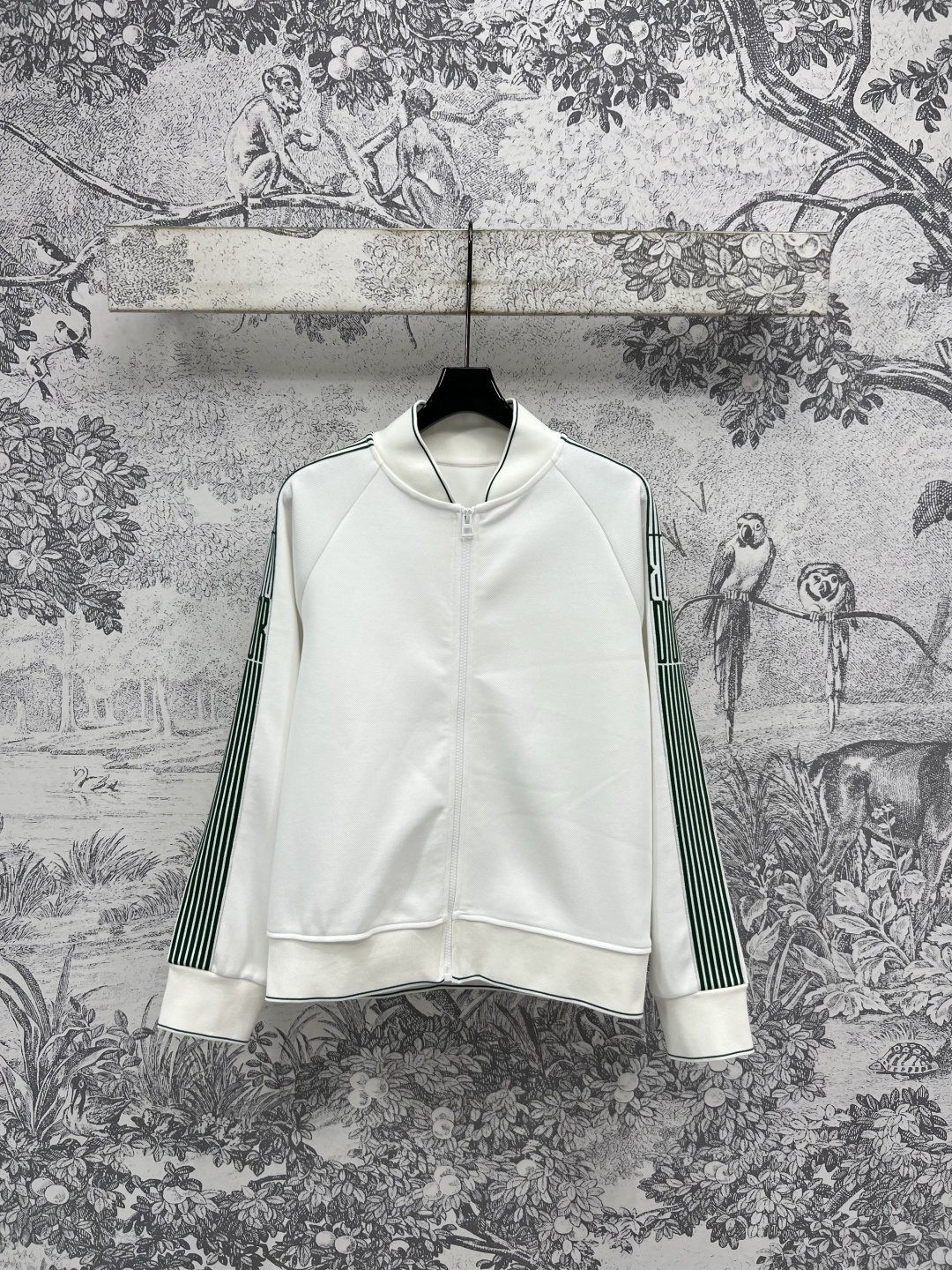 NO:442552,D Home 25 summer new style contrasting logo webbing sports series polo collar vest + polo collar short sleeve + stand-up collar jacket + polo collar dress + high waist skirt + casual pants A series of matching top body fashionable and slimming Pure white with green logo webbing splicing The upper body reduces age and is fashionable Customized logo buckle decoration One color three codes Size/S-M-L,,dior,skirts,jackets & coats,jackets & coats,T-shirt,alexander wang19860909D家 25夏季新款 撞色logo织带运动系列 polo领背心+polo领短袖+立领夹克外套+polo领连衣裙+高腰裤裙+休闲裤 一系列搭配上身时髦又显瘦 纯白色搭配绿色logo织带拼接 上身减龄又时尚 定制logo扣饰装饰 一色三码 Size/S-M-L,,dior,skirts,jackets & coats,jackets & coats,T-shirt,alexander wang,Women's clothing