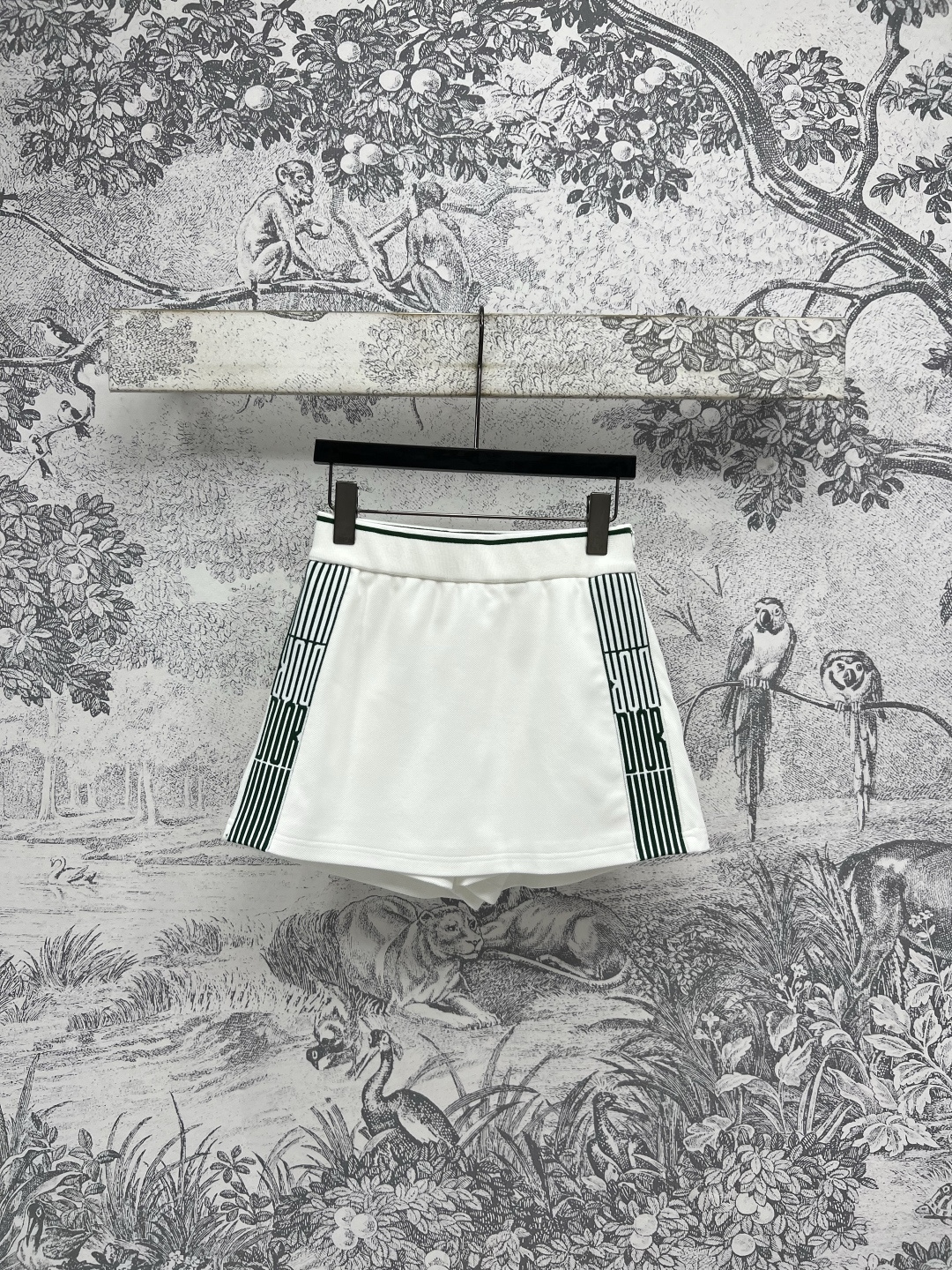 NO:442576,D Home 25 summer new style contrasting logo webbing sports series polo collar vest + polo collar short sleeve + stand-up collar jacket + polo collar dress + high waist skirt + casual pants A series of matching top body fashionable and slimming Pure white with green logo webbing splicing The upper body reduces age and is fashionable Customized logo buckle decoration One color three codes Size/S-M-L,,dior,skirts,jackets & coats,jackets & coats,T-shirt,alexander wang19860909D家 25夏季新款 撞色logo织带运动系列 polo领背心+polo领短袖+立领夹克外套+polo领连衣裙+高腰裤裙+休闲裤 一系列搭配上身时髦又显瘦 纯白色搭配绿色logo织带拼接 上身减龄又时尚 定制logo扣饰装饰 一色三码 Size/S-M-L,,dior,skirts,jackets & coats,jackets & coats,T-shirt,alexander wang,Women's clothing