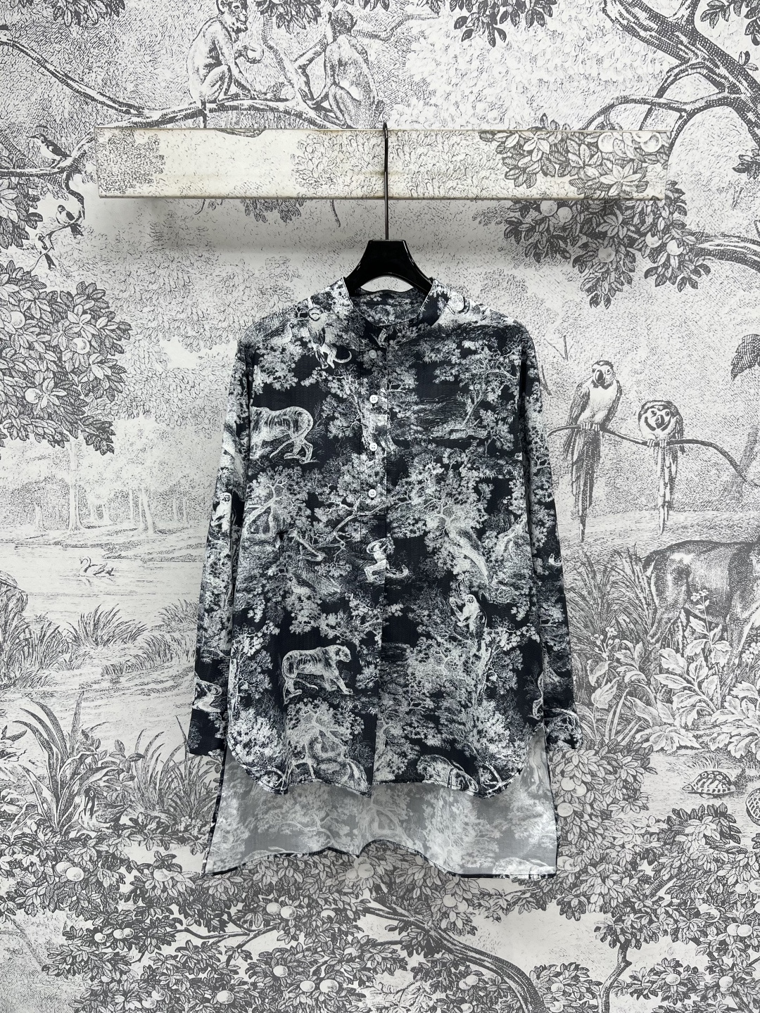 NO:443733,D Home 25 summer new animal jungle print series lapel sleeveless dress + short front and long back shirt + single-breasted skirt + suspender strapless dress Classic Ruyi animal jungle pattern print fashionable and fashionable long sleeve long shirt The fabric is light and textured, elegant and casual, and it will not be stuffy in summer. A series of matching top body is super comfortable and age-reducing. It is amazing to wear on summer vacation. One color three-code Size/S-M-L,,dior, skirts,shirts,alexander wang19860909D家 25夏季新款 动物丛林印花系列 翻领无袖连衣裙+前短后长衬衣+单排扣半身裙+吊带抹胸连衣裙 经典的茹依动物丛林图案印花 时髦又洋气 长袖长款衬衫 面料轻薄有质感 飘逸随性 夏季也不会闷热 一系列搭配上身超舒适减龄 夏日度假穿它简直绝了 一色三码Size/S-M-L,,dior,skirts,shirts,alexander wang,Women's clothing