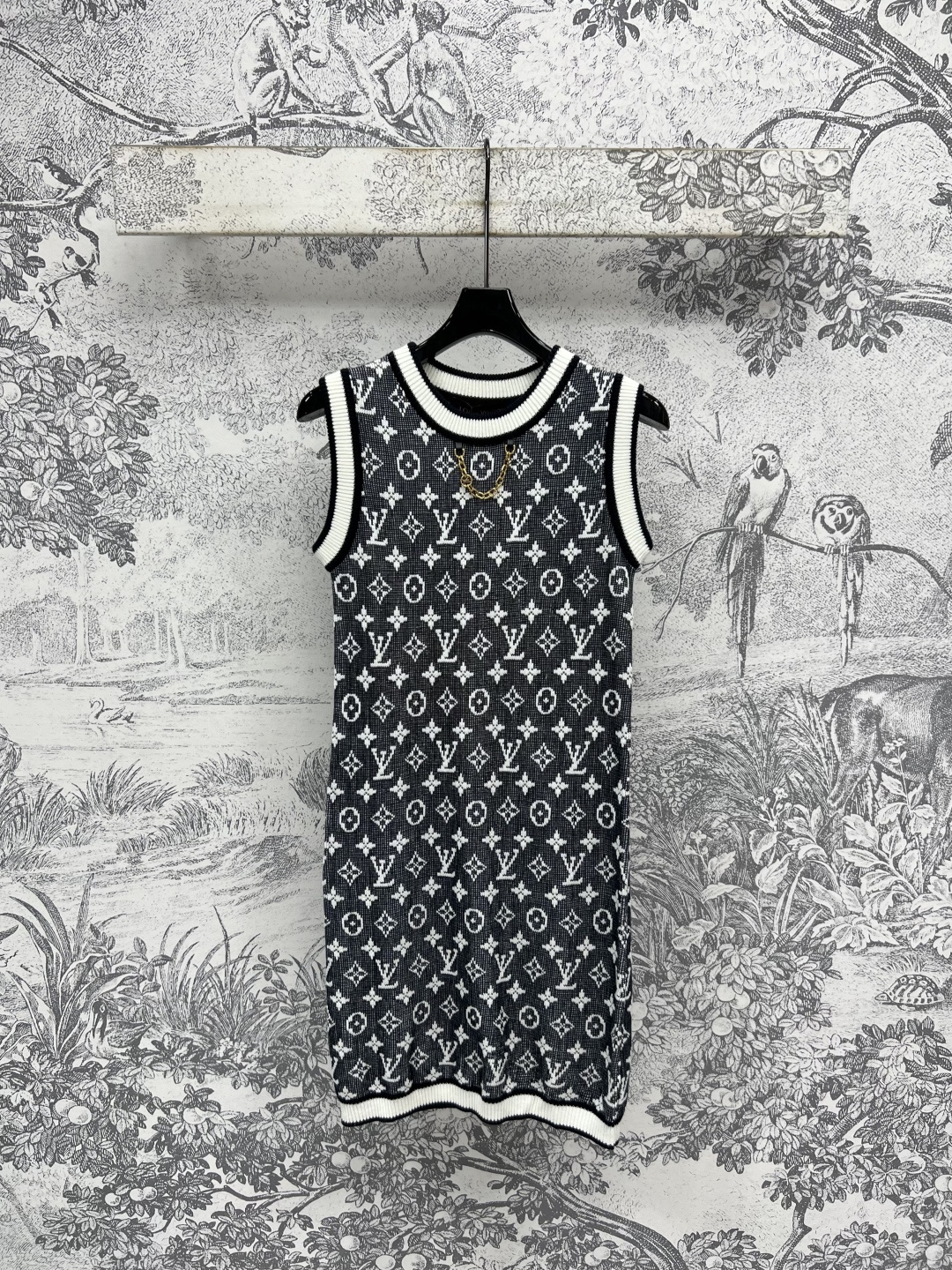 NO:443703,L Home 25 summer new style contrasting presbyterian knitted series Vest + short-sleeved + vest dress + short-sleeved dress + vest cardigan + short-sleeved cardigan + long-sleeved top + long-sleeved cardigan Classic full-print contrasting presbyterian embellishment retro and atmospheric, looking at the look never out of date, the upper body reduces age-reducing the elegant girlish temperament Contrast knitted rib details made of collar and cuff hem, comfortable workmanship is great, recommended for daily leisure, one color and three codes SML,,louis vuitton, skirts, T-shirt, alexander wang19860909L家 25夏季新款 撞色老花针织系列 背心+短袖+背心连衣裙+短袖连衣裙+背心开衫+短袖开衫+长袖上衣+长袖开衫 经典的满印撞色老花点缀 复古大气 耐看永不过时 上身减龄大方少女气质 领口和袖口衣摆做的撞色针织罗纹细节 舒适做工都很赞 日常出街休闲推荐一色三码 SML,,louis vuitton,skirts,T-shirt,alexander wang,Women's clothing
