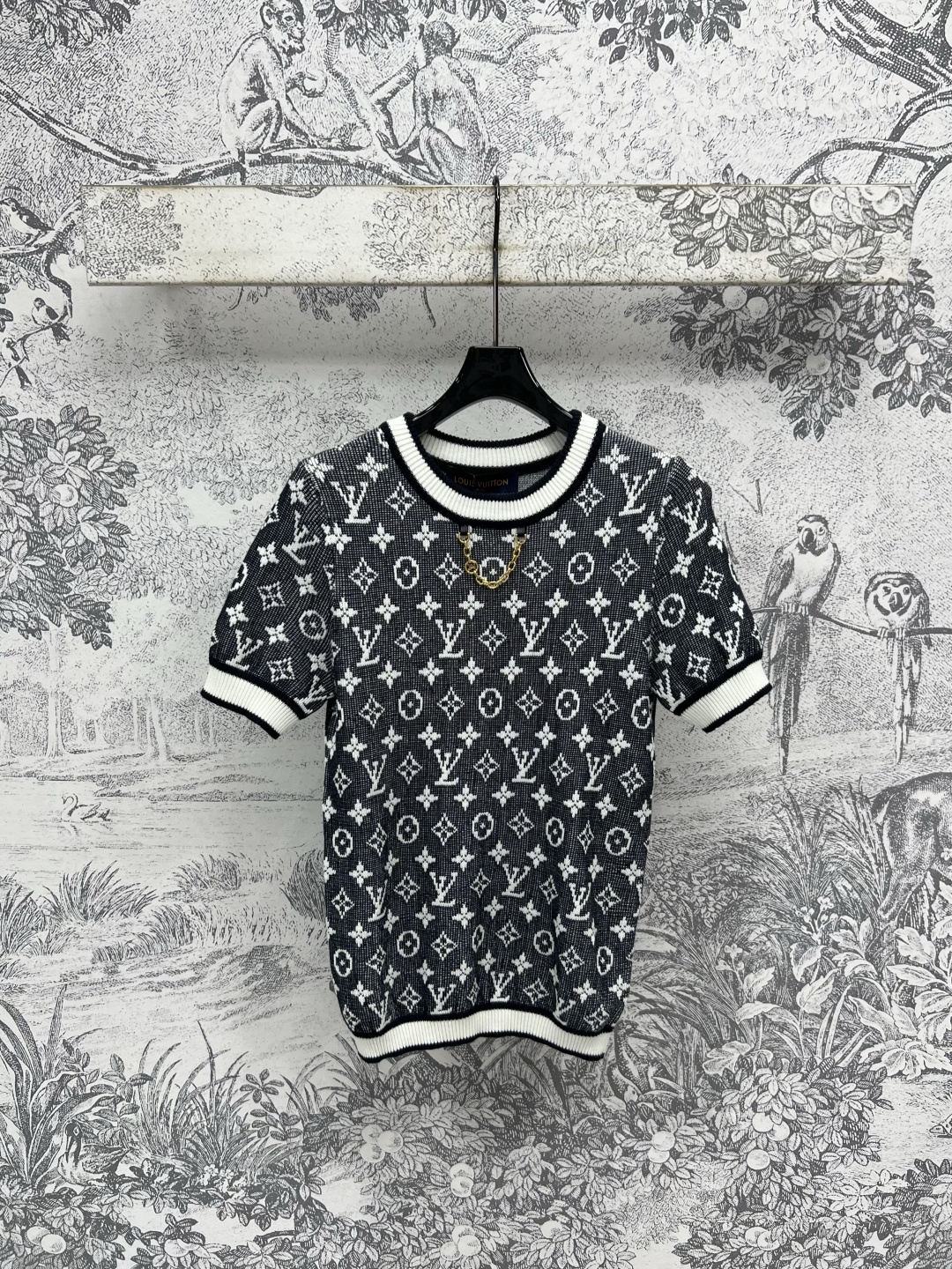 NO:443691,L Home 25 summer new style contrasting color presbyterian knitted series vest + short-sleeved + vest dress + short-sleeved dress + vest cardigan + short-sleeved cardigan + long-sleeved top + long-sleeved cardigan Classic full-print contrasting color presbyterian embellishment retro and atmospheric, looking at the look never out of date, the upper body reduces age-reducing the temperament of a generous girlish girl The contrasting color knitted rib details made of collar and cuff hem, the comfortable workmanship is great. Recommended for daily leisure on the street, three-code one color SML3,,louis vuitton, skirts, T-shirt, alexander wang19860909L家 25夏季新款 撞色老花针织系列 背心+短袖+背心连衣裙+短袖连衣裙+背心开衫+短袖开衫+长袖上衣+长袖开衫 经典的满印撞色老花点缀 复古大气 耐看永不过时 上身减龄大方少女气质 领口和袖口衣摆做的撞色针织罗纹细节 舒适做工都很赞 日常出街休闲推荐一色三码 SML3,,louis vuitton,skirts,T-shirt,alexander wang,Women's clothing