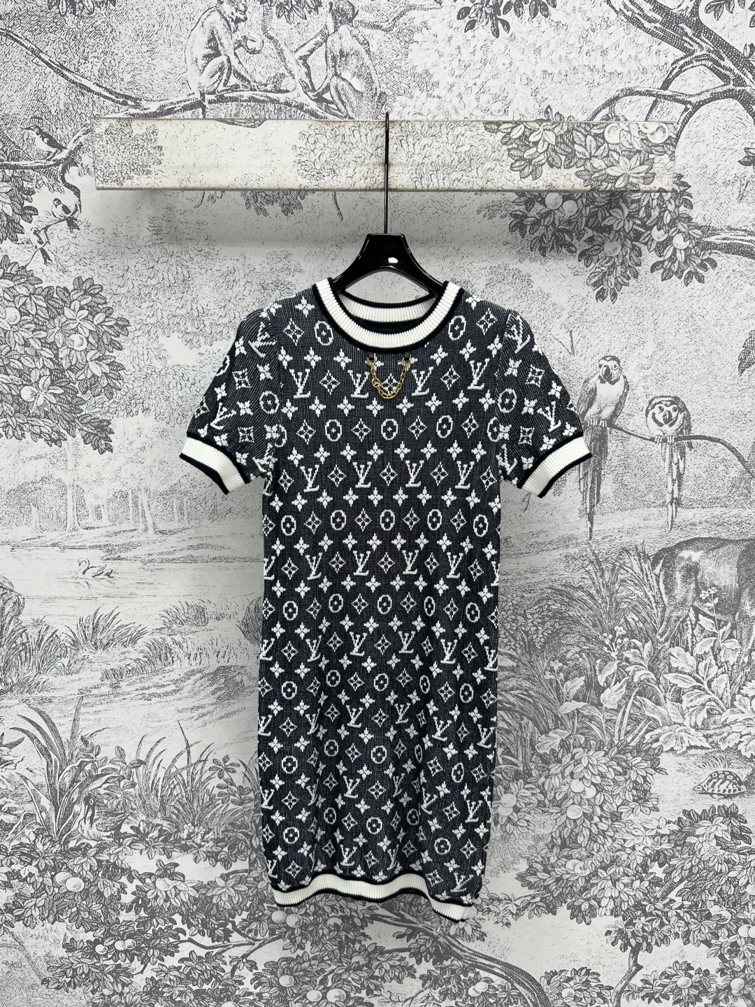 NO:443689,L Home 25 summer new style contrasting presbyterian knitted series Vest + short-sleeved + vest dress + short-sleeved dress + vest cardigan + short-sleeved cardigan + long-sleeved top + long-sleeved cardigan Classic full-print contrasting presbyterian embellishment retro and atmospheric, looking at the look never out of date, the upper body reduces age-reducing the elegant girlish temperament Contrast knitted rib details made of collar and cuff hem, comfortable workmanship is great, recommended for daily leisure, one color and three codes SML,,louis vuitton, skirts, T-shirt, alexander wang19860909L家 25夏季新款 撞色老花针织系列 背心+短袖+背心连衣裙+短袖连衣裙+背心开衫+短袖开衫+长袖上衣+长袖开衫 经典的满印撞色老花点缀 复古大气 耐看永不过时 上身减龄大方少女气质 领口和袖口衣摆做的撞色针织罗纹细节 舒适做工都很赞 日常出街休闲推荐一色三码 SML,,louis vuitton,skirts,T-shirt,alexander wang,Women's clothing