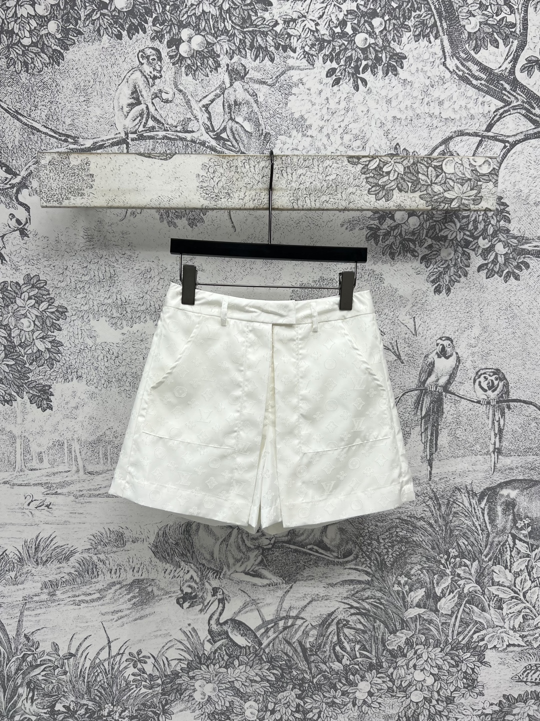 NO:446510,L Home 25 summer new style, presbyopia jacquard high waist skirt, retro classic presbyopia jacquard fabric, exquisite and fashionable, elegant and fashionable, casual commuter style, three-dimensional tailoring, wide and stylish, the unique design of the front slit pocket piece makes the overall more fashionable, a series of necessary commuting matches, one color, three-code Size/S-M-L,,louis vuitton, skirts, alexander wang19860909L家 25夏季新款 老花提花高腰搭片裤裙 复古经典老花提花面料 精致又时髦 优雅时尚兼备休闲通勤款 立体剪裁 挺阔有型 前面开叉口袋搭片的独特设计使整体更加时髦 一系列搭配通勤必备 一色三码Size/S-M-L,,louis vuitton,skirts,alexander wang,Women's clothing