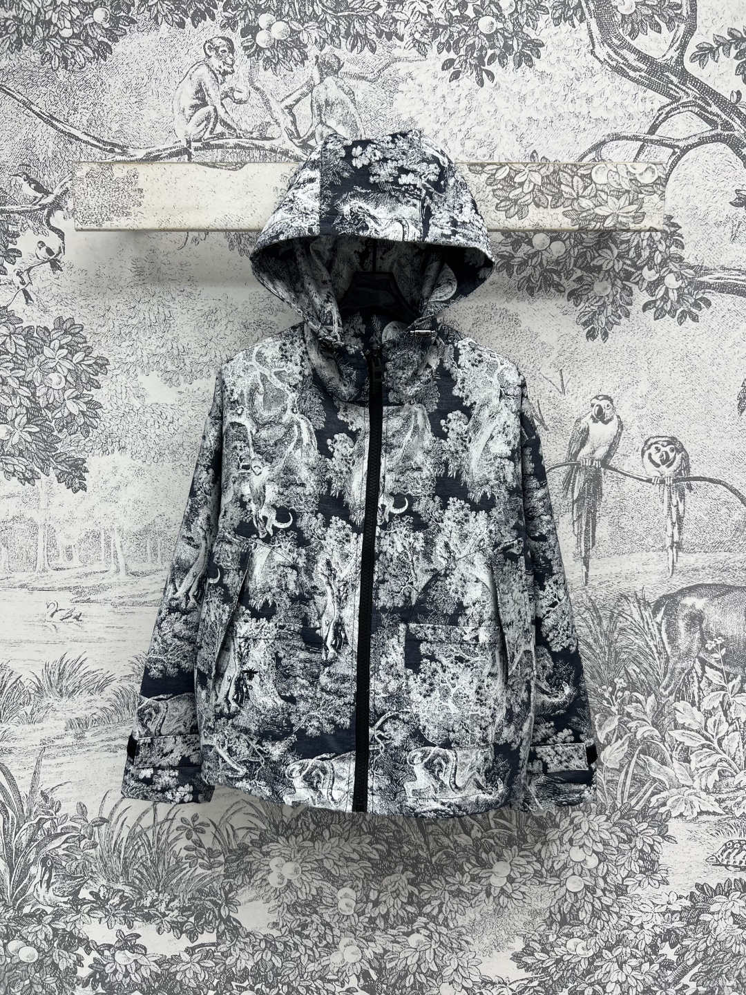 NO:445626,Dhhh 25 summer new style Animal jungle pattern series Hooded zipper jacket + pants skirt + sports trousers Full-printed Ruyi animal jungle pattern is high-end and fashionable, the upper body also has a good age reduction effect, customized textured fabric, very eye-catching and fashionable in one second, all hardware accessories are molded, a series of matching versatile and not picky for people to wear logo webbing decoration is eye-catching and high-end, street photography is beautiful, three-code one color Size/S-M-L,,dior, skirts, jackets & coats,hats,alexander wang19860909D家25夏季新款 动物丛林图案系列 连帽拉链外套+搭片式裤裙+运动长裤 满印的茹依动物丛林图案高级又时髦 上身也是自带减龄的效果 定制的纹理感面料 一秒就很抢眼时尚 所有五金配件开模的 一系列搭配百搭不挑人穿 logo织带装饰吸睛又高级 街拍各种都好看 一色三码 Size/S-M-L,,dior,skirts,jackets & coats,hats,alexander wang,Women's clothing