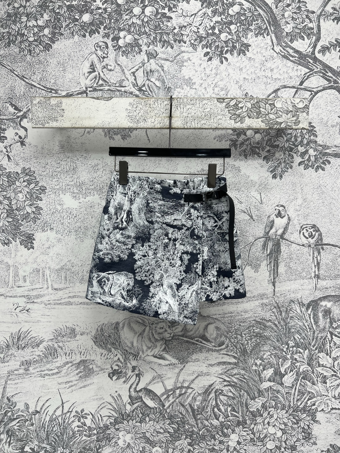 NO:445610,Dhhh 25 summer new style Animal jungle pattern series Hooded zipper jacket + piece-fitting skirt + sports trousers Full-printed Ruyi animal jungle pattern is high-end and fashionable, the upper body also has a good age-reducing effect Customized textured fabric is eye-catching in one second All hardware accessories are molded, a series of matching versatile and not picky for people to wear logo webbing decoration is eye-catching and high-end, street photography is beautiful, three-code one color Size/S-M-L,,dior, skirts, jackets & coats,hats,alexander wang19860909D家25夏季新款 动物丛林图案系列 连帽拉链外套+搭片式裤裙+运动长裤 满印的茹依动物丛林图案高级又时髦 上身也是自带减龄的效果 定制的纹理感面料 一秒就很抢眼时尚 所有五金配件开模的 一系列搭配百搭不挑人穿 logo织带装饰吸睛又高级 街拍各种都好看 一色三码 Size/S-M-L,,dior,skirts,jackets & coats,hats,alexander wang,Women's clothing