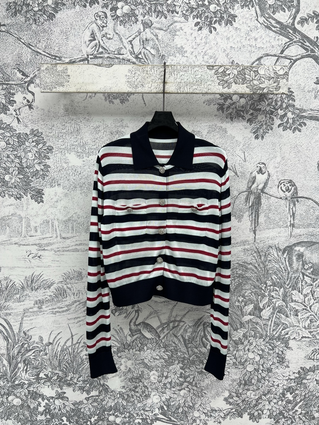 NO:446612,New summer style, lapel striped long-sleeved cardigan, contrasting striped design, upper body reduces age and fashionable, customized crystal buckle decoration, whatever match is good, gives people a soft and beautiful, simple girlish feeling, daily leisure recommendation, Size/S-M-L,,alexander wang19860909夏季新款 翻领条纹长袖开衫 撞色条纹设计 上身减龄又时髦 定制水晶扣装饰 随便搭配都很好看给人一种软糯显乖的简龄少女感日常出街休闲推荐 Size/S-M-L,,alexander wang,Women's clothing