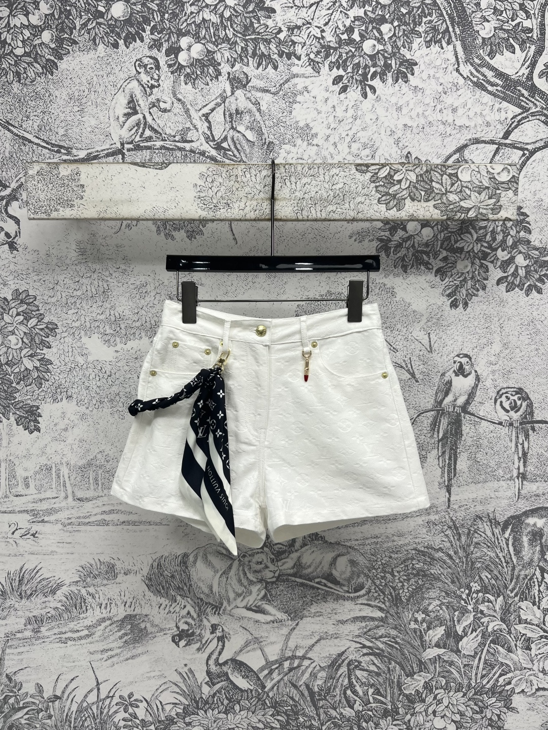 NO:446598,L Home 25 early autumn new style, presbyopia jacquard white denim series, straight trousers + high waist shorts + stand-up collar jacket + vest dress, customized presbyopia jacquard wash white denim fabric, versatile, refreshing and fashionable, low-key and fashionable, classic style, a series of matching, not picky on the body, slimming and white, and versatile, one color, three-code SML7,, louis vuitton, skirts, shorts, jackets & coats, alexander wang19860909L家 25早秋新款 老花提花白色牛仔系列 直筒长裤+高腰短裤+立领外套+背心连衣裙 定制老花提花洗水白牛仔面料 百搭又清爽时髦 低调又时髦 经典版型 一系列搭配上身不挑身材 显瘦显白还百搭 一色三码SML7,,louis vuitton,skirts,shorts,jackets & coats,alexander wang,Women's clothing