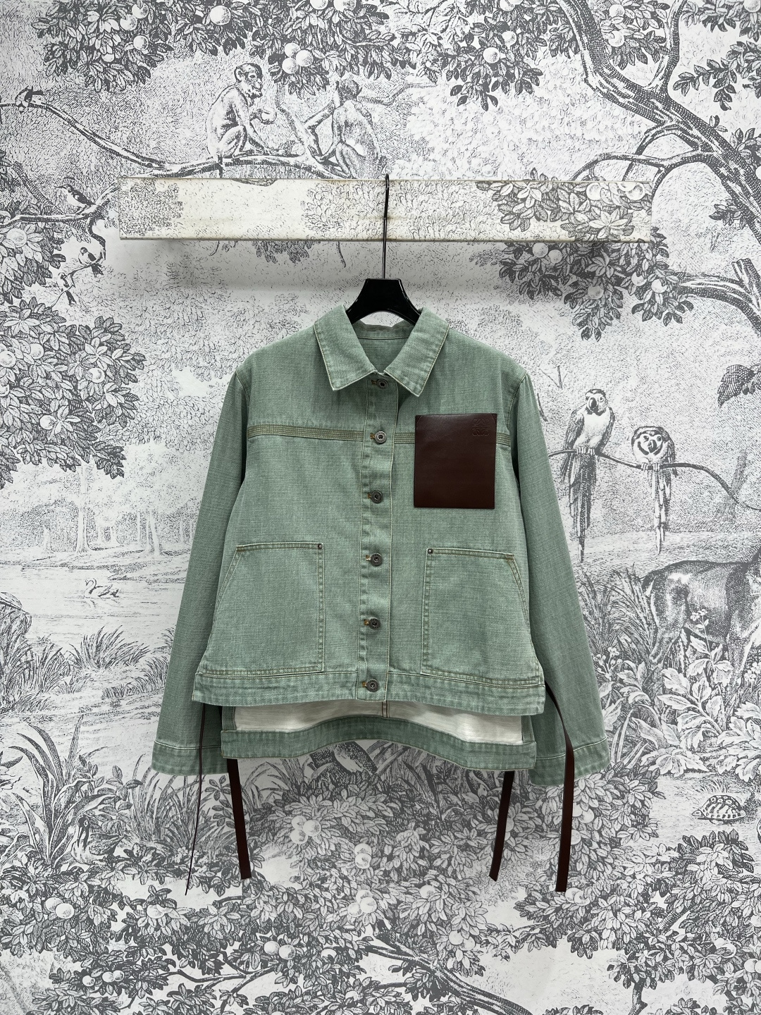 NO:447852,LW Home 25 early autumn new style Green denim series Leather work jacket jacket + lapel shirt + leather decorative shorts + straight trousers A series of matching top body with a high-end feel. Daily matching is so good. A versatile slimming tool. Imported denim elastic fabric. Excellent comfort without deformation. The old colors are very heavy and full of details. Three codes in one color. Size/S-M-L,, shorts, jackets & coats, jackets & coats,shirts,alexander wang19860909LW家 25早秋新款 绿色牛仔系列 皮条工装夹克外套+翻领衬衫+皮条装饰短裤+直筒长裤 一系列搭配上身自带高级感 日常搭配太好看了 百搭显瘦神器 进口牛仔弹力面料 不变形舒适感超赞 做旧的颜色非常重细节感满满 一色三码 Size/S-M-L,,shorts,jackets & coats,jackets & coats,shirts,alexander wang,Women's clothing