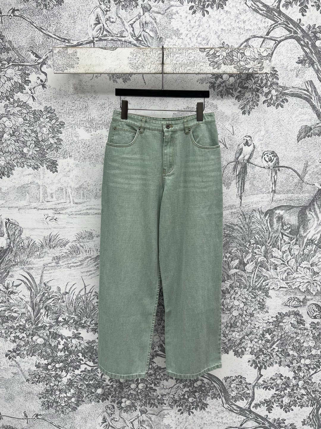 NO:447865,LW Home 25 early autumn new style Green denim series Leather work jacket jacket + lapel shirt + leather decorative shorts + straight trousers A series of matching top body with a high-end feel. Daily matching is so good. A versatile slimming tool. Imported denim elastic fabric. Excellent comfort without deformation. The old colors are very heavy and full of details. Three codes in one color. Size/S-M-L,, shorts, jackets & coats, jackets & coats,shirts,alexander wang19860909LW家 25早秋新款 绿色牛仔系列 皮条工装夹克外套+翻领衬衫+皮条装饰短裤+直筒长裤 一系列搭配上身自带高级感 日常搭配太好看了 百搭显瘦神器 进口牛仔弹力面料 不变形舒适感超赞 做旧的颜色非常重细节感满满 一色三码 Size/S-M-L,,shorts,jackets & coats,jackets & coats,shirts,alexander wang,Women's clothing