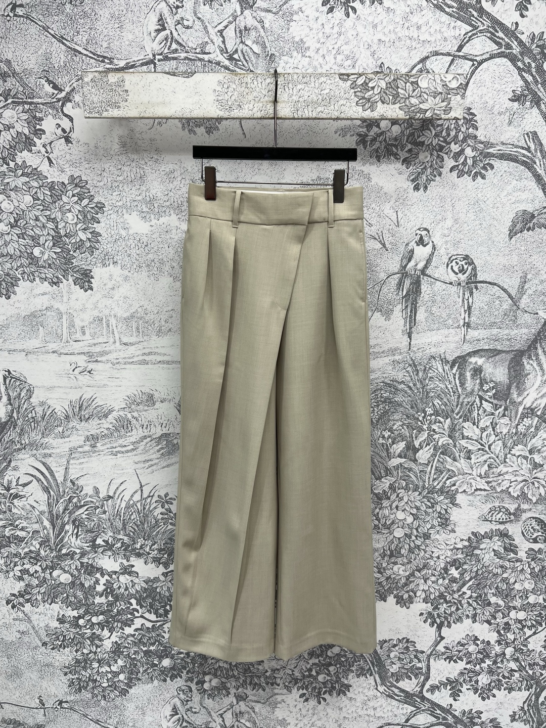 NO:448002,LW Home 25 early autumn new style, paired with suit trousers, selected and recommended neutral tone suit suit set, versatile and practical, super suitable for daily commuting, the unique design of the trousers makes the overall trendier, excellent match with the same series of suit jackets, highly recommended for daily casual commuting, two colors and three-code Size/S-M-L,, jackets & coats, business suit, alexander wang19860909LW家 25早秋新款 搭片西装长裤 精选推荐中性色调西装套装 百搭实穿 超级适合日常通勤 西裤的独特设计使整体更加时髦 搭配同系列西服外套超赞 日常休闲通勤强烈推荐 两色三码Size/S-M-L,,jackets & coats,business suit,alexander wang,Women's clothing