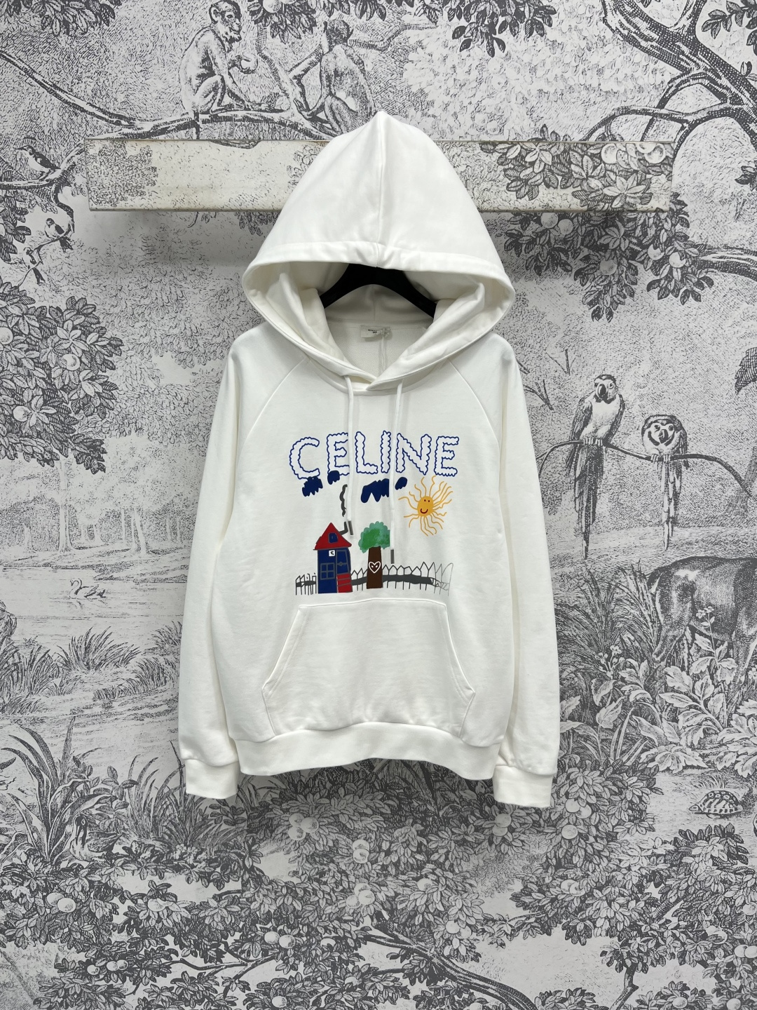 NO:454032,CE Home 25 early autumn new style, small house children's funny printed sweatshirt, casual hooded sweatshirt style, unselected loose style, fashionable and versatile upper body, simple children's funny logo pattern, simple and eye-catching, high-quality pure cotton fabric, one color three-code Size/S-M-L,,hoodie, sweatshirts,hats,alexander wang19860909CE家 25早秋新款 小屋子童趣印花卫衣 休闲的插兜连帽卫衣款 不挑人的宽松版型 上身时髦又百搭 简单的小屋子童趣logo图案 简约又吸睛 高克重的纯棉面料 一色三码 Size/S-M-L,,hoodie,sweatshirts,hats,alexander wang,Women's clothing