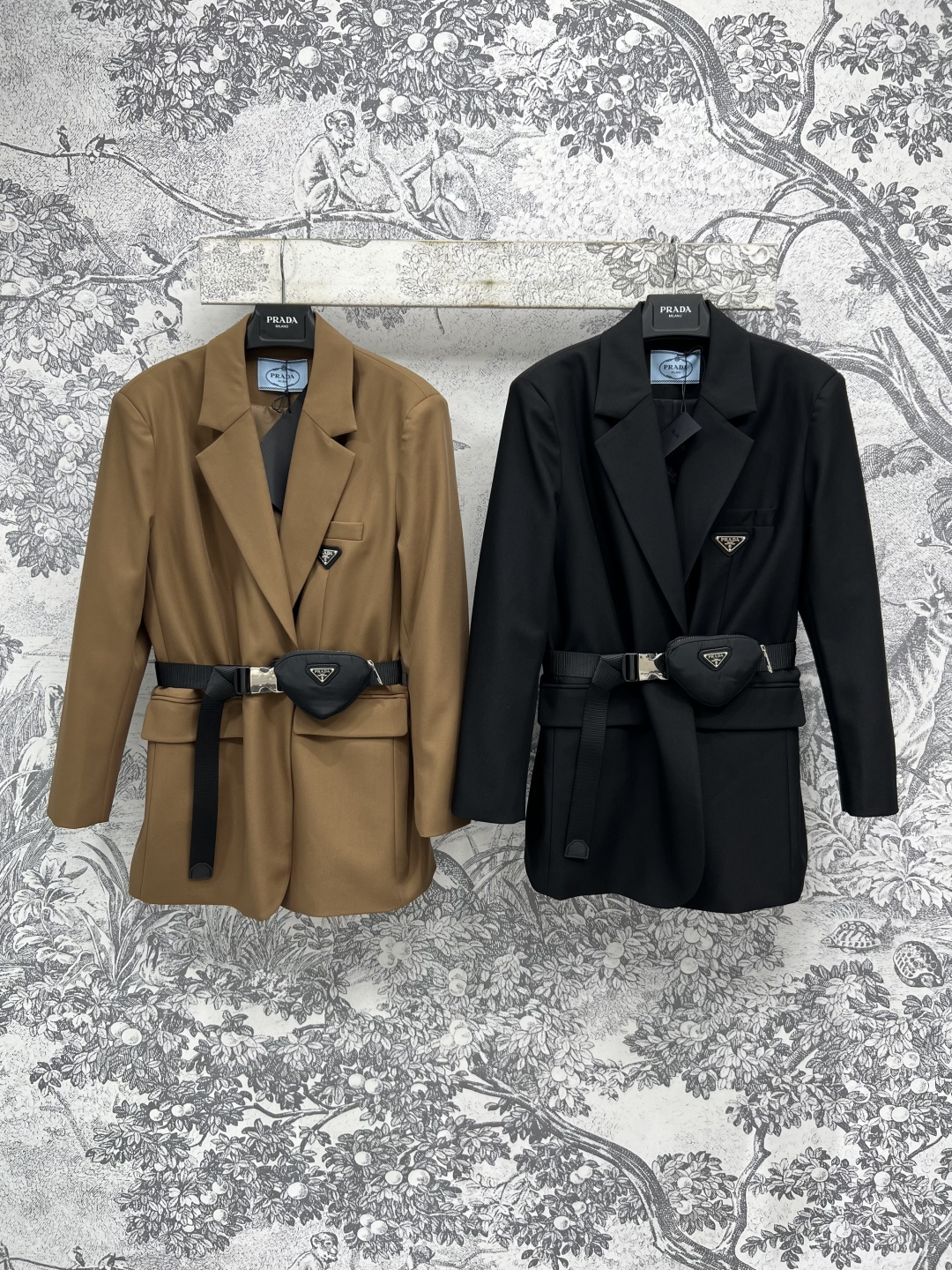 NO:454042,PD Home 25 early autumn new style, lapel waist bag suit jacket, fashionable functional buckle bag belt embellishment, the upper body is very atmospheric and classy, ​​loose style simple style design, full of high-end feeling, easy to grasp the cool and handsome lady atmosphere, two colors and three codes Size/S-M-L,,dior, jackets & coats,business suit,alexander wang19860909PD家 25早秋新款 翻领腰包西装外套 时髦机能扣包包腰带点缀 上身非常大气上档次 宽松版型简约风格设计 高级感满满 轻松拿捏酷帅御姐氛围 两色三码 Size/S-M-L,,dior,jackets & coats,business suit,alexander wang,Women's clothing