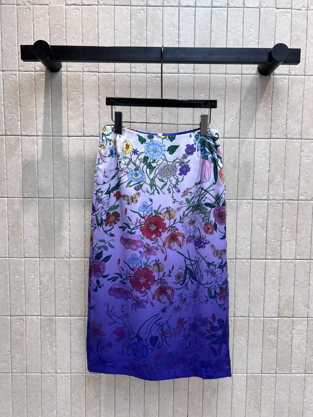 NO:457478,G Home 25 early autumn new style purple gradient floral print skirt original custom gradient floral print pattern imported pure cotton fabric texture skin-friendly and comfortable high waist A-shaped style upper body looks slim and high-end and versatile. Paired with the same series shirts, the upper body has an elegant temperament. One color four sizes Size/S-M-L+XL?,,gucci,skirts,alexander wang19860909G家 25早秋新款 紫色渐变花卉印花半身裙 原版定制渐变花卉印花图案 进口纯棉面料质感亲肤舒适 高腰A字版型 上身显瘦高级又百搭 搭配同系列衬衣上身自带优雅的气质 一色四码 Size/S-M-L+XL?,,gucci,skirts,alexander wang,Women's clothing