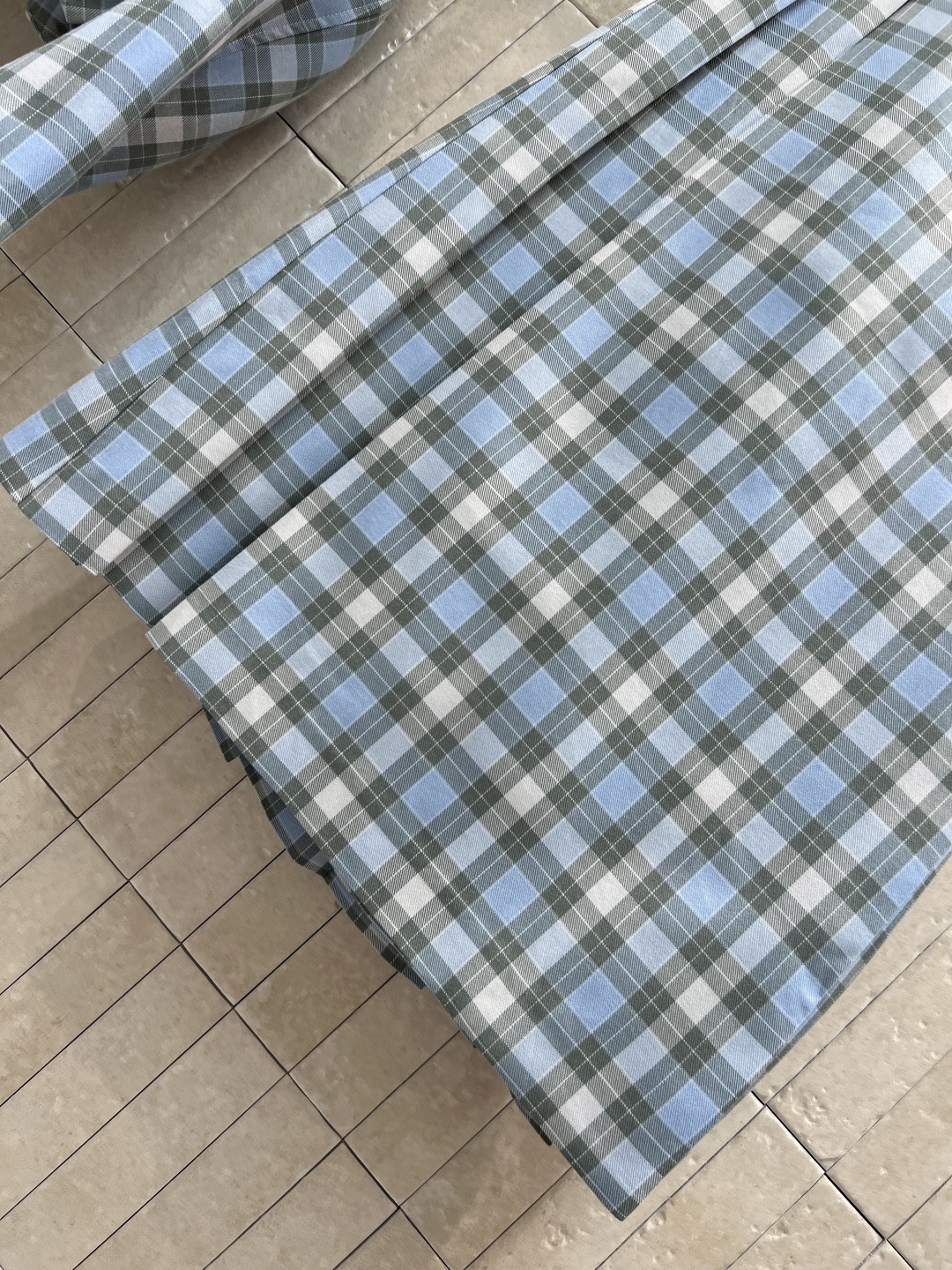 LW家 25早秋新款 格纹套装 翻领褶皱外套+搭片半身裙 文艺的复古风 自带减龄感的少女风气质 经典的立