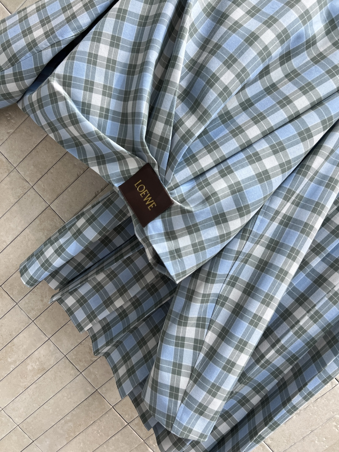 LW家 25早秋新款 格纹套装 翻领褶皱外套+搭片半身裙 文艺的复古风 自带减龄感的少女风气质 经典的立