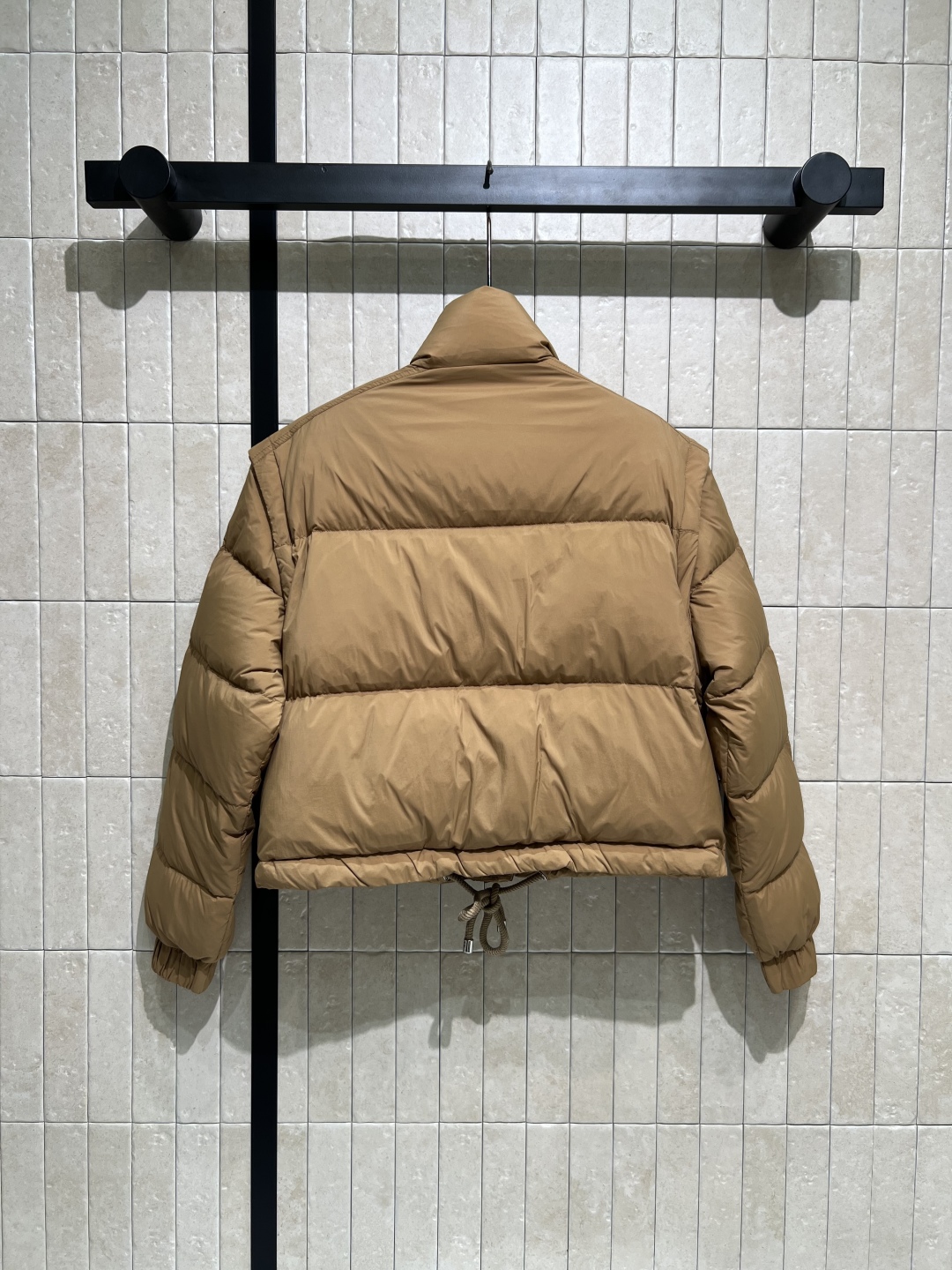 M家 25秋冬新款 可拆卸短款羽绒服 袖子做的可拆卸设计 进口机缝制线条工艺 国标90鹅绒填充分量充足 