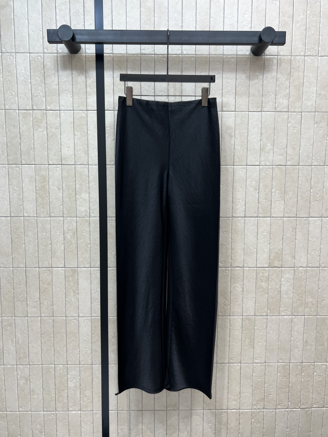 NO:463488,New style of early autumn, black wide-leg trousers, a complete long-leg vision, high waist inner elastic design, straight wide-leg trousers, the upper body is really amazing, classic and fashionable and elegant, one color three sizes Size/S-M-L,,alexander wang19860909早秋新款 黑色阔腿长裤 妥妥的大长腿视觉 高腰内松紧设计直筒阔腿裤型 上身真的很绝 经典又时尚优雅 一色三码 Size/S-M-L,,alexander wang,Women's clothing