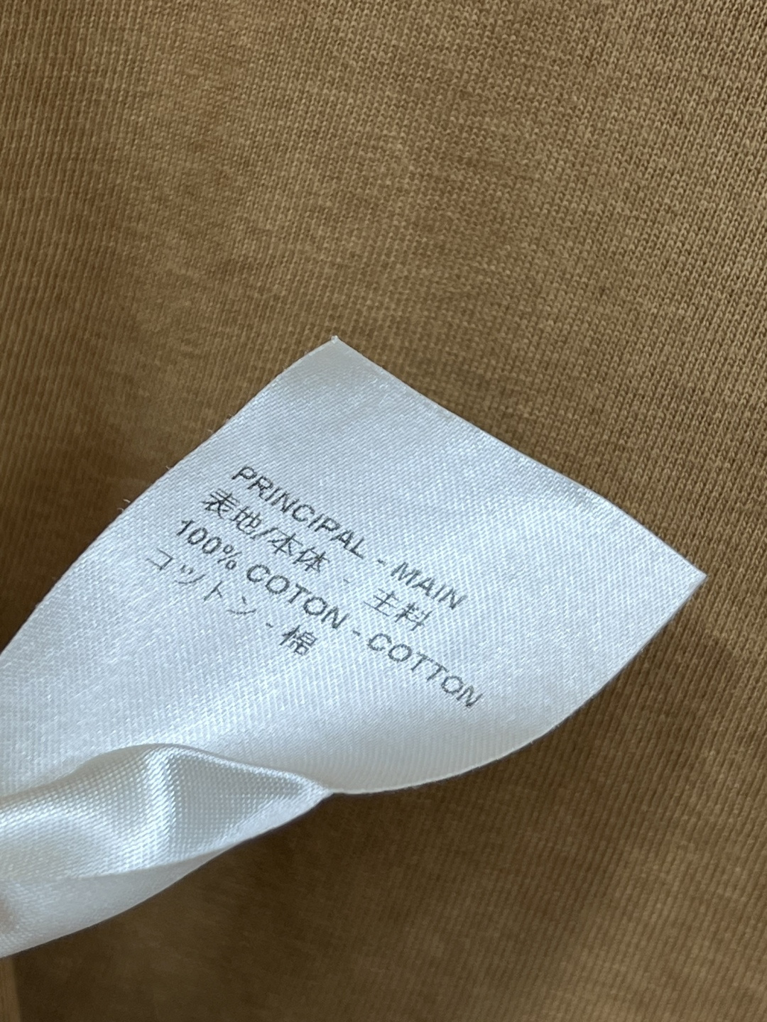 L家 25早秋新款 弧形下摆短袖T袖 做旧纯棉面料 衣摆弧形设计 胸口浮雕大logo点缀袖身小皮牌log