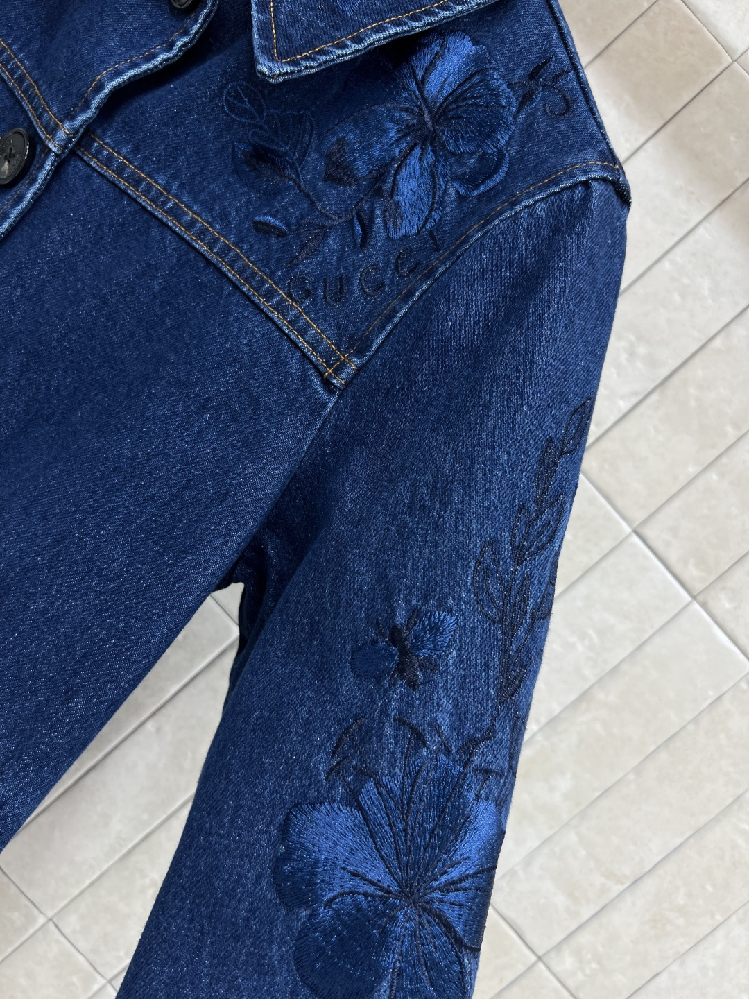 G家 25早秋新款 刺绣牛仔夹克外套 重工刺绣花卉图案装饰 减龄又俏皮 怀旧复古街头美感造型神器 定制l