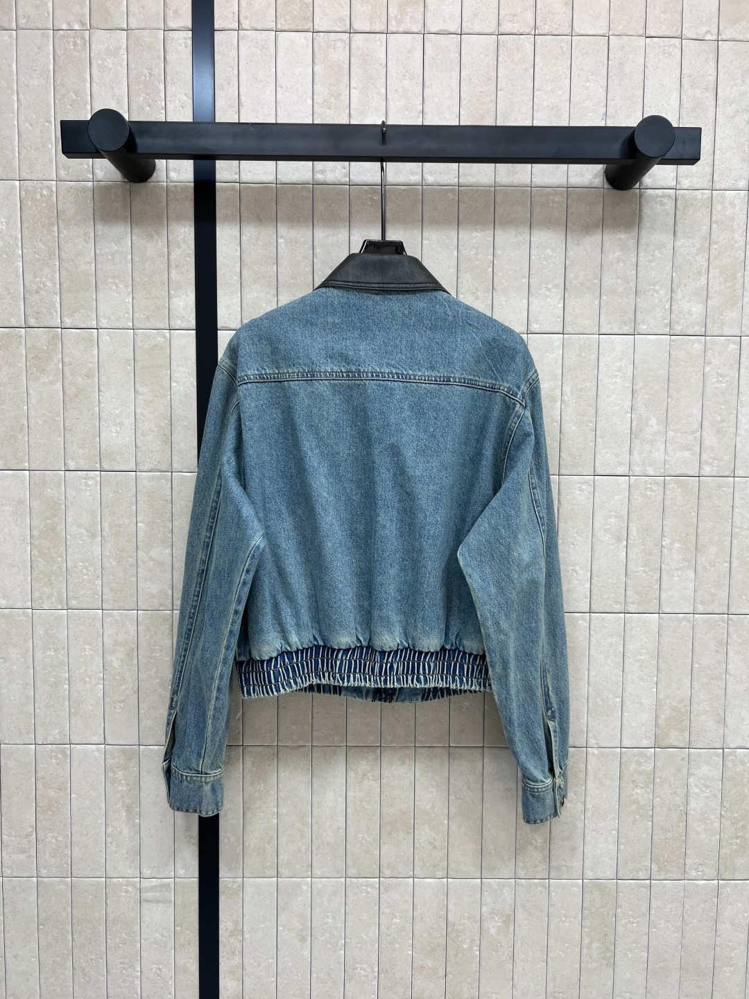 LW家25早秋新款 皮革翻领牛仔夹克外套  任何身材都可驾驭 可甜可盐美式复古风 百搭时髦又高级的调调 