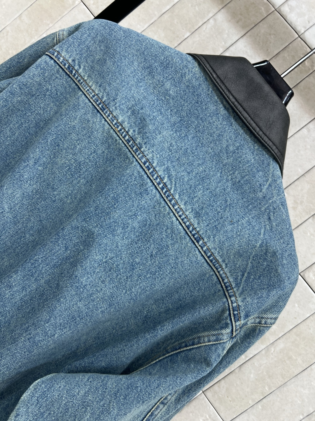 LW家25早秋新款 皮革翻领牛仔夹克外套  任何身材都可驾驭 可甜可盐美式复古风 百搭时髦又高级的调调 