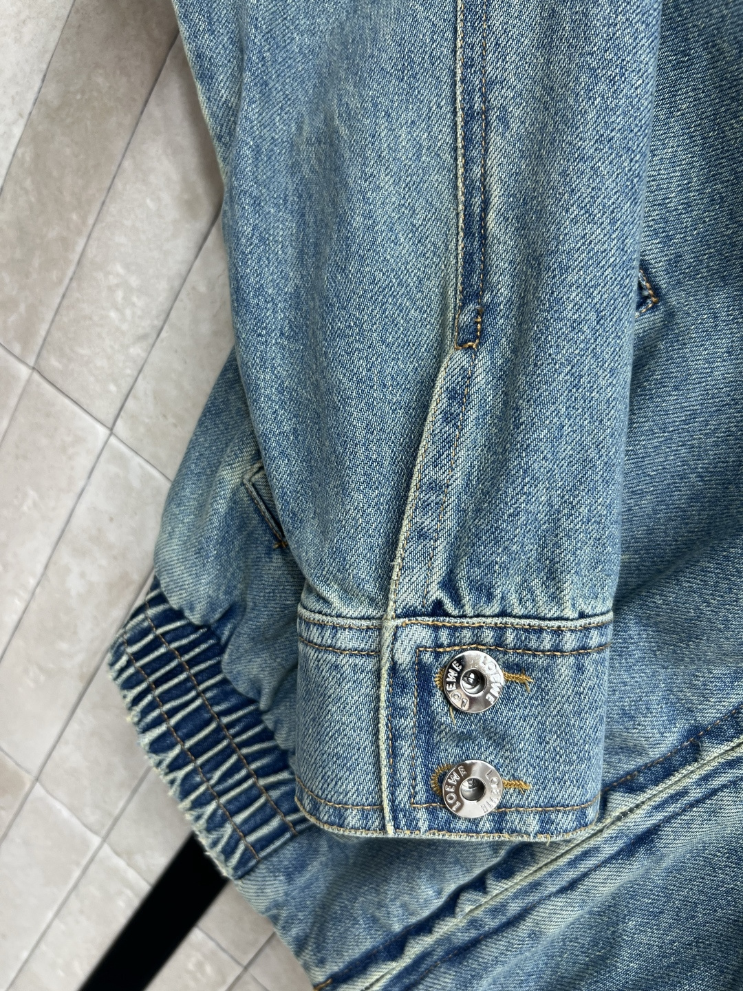 LW家25早秋新款 皮革翻领牛仔夹克外套  任何身材都可驾驭 可甜可盐美式复古风 百搭时髦又高级的调调 