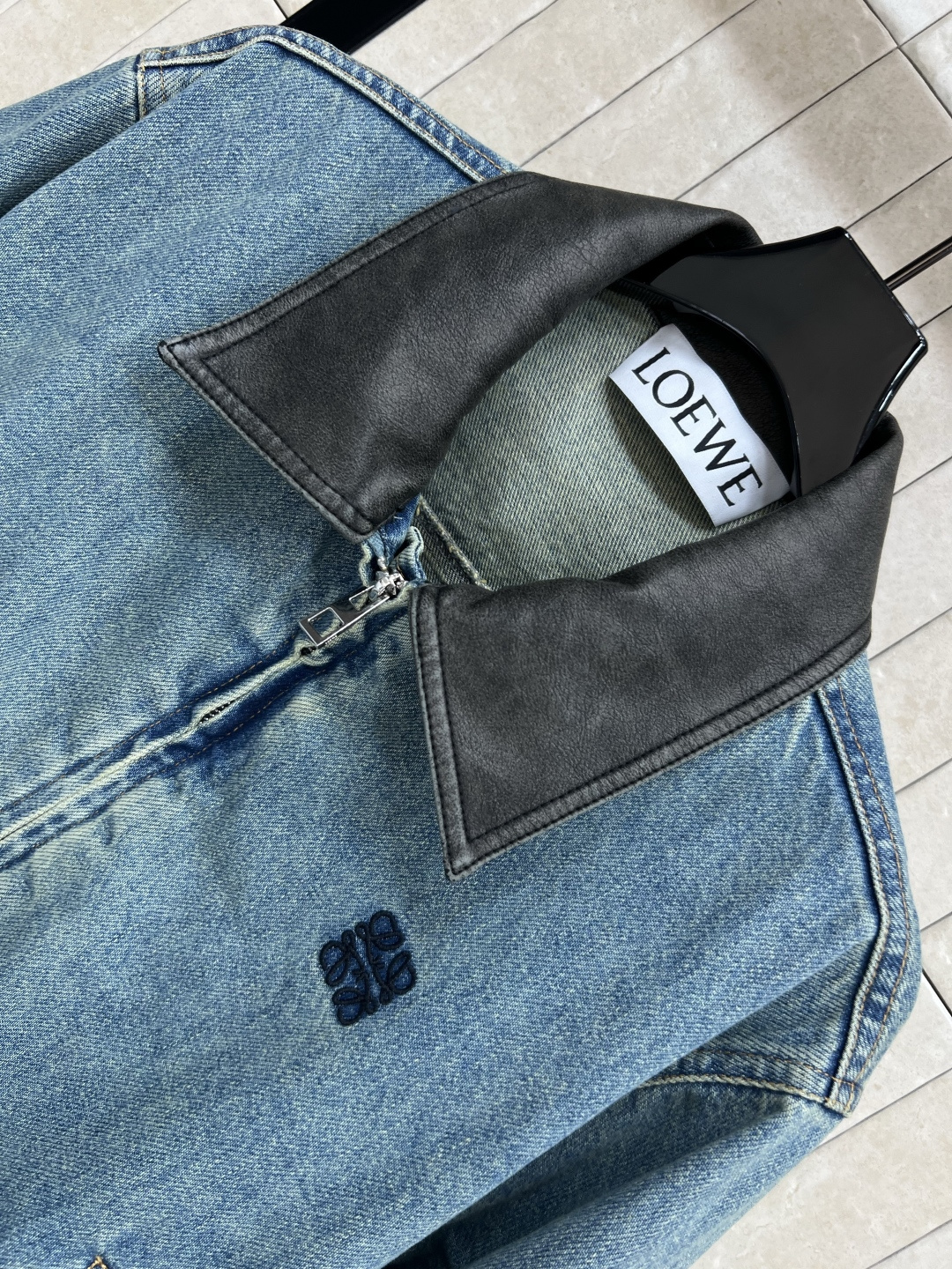 LW家25早秋新款 皮革翻领牛仔夹克外套  任何身材都可驾驭 可甜可盐美式复古风 百搭时髦又高级的调调 