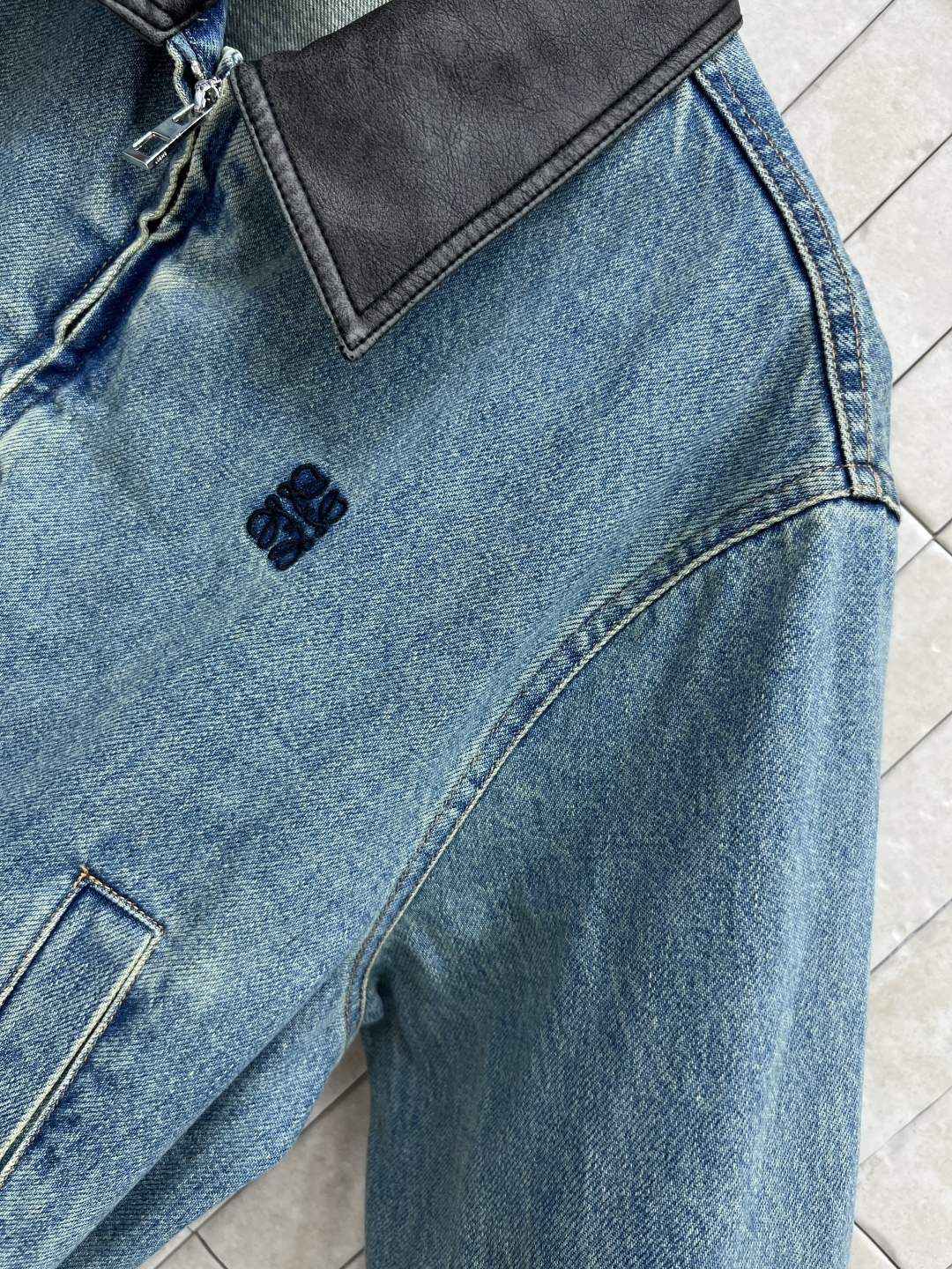 LW家25早秋新款 皮革翻领牛仔夹克外套  任何身材都可驾驭 可甜可盐美式复古风 百搭时髦又高级的调调 