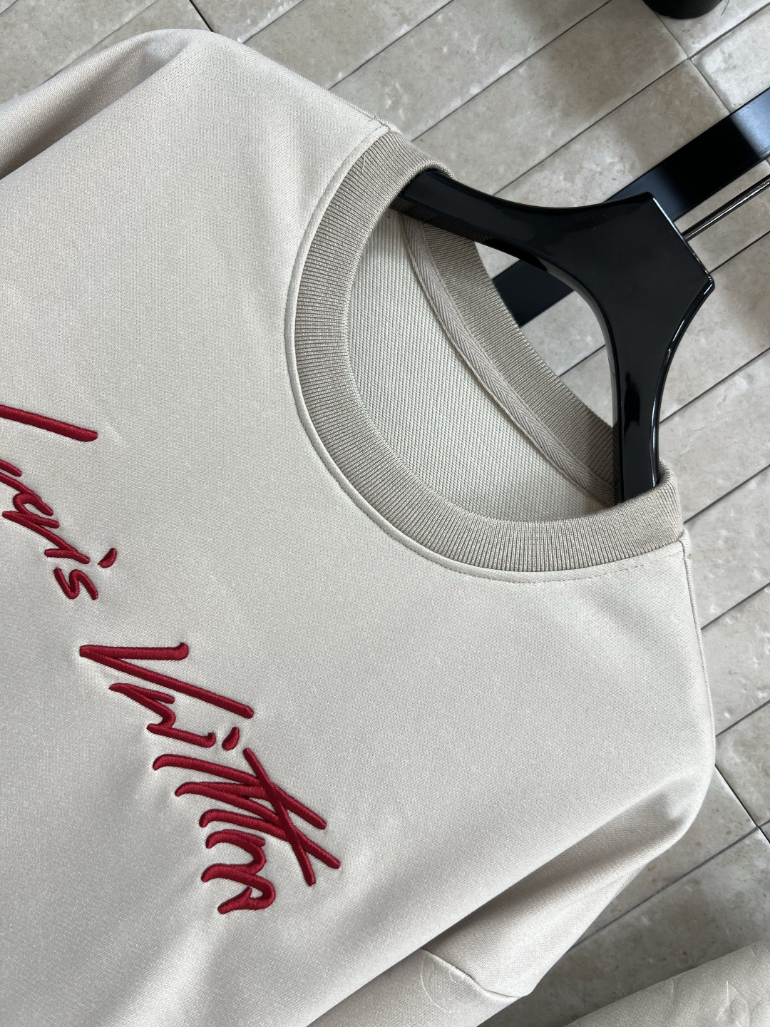 L家 25早秋新款 浮雕老花提花休闲套装 圆领廓形卫衣+松紧卫裤 绝绝子一套搭配 圆领拼接浮雕老花衣袖设