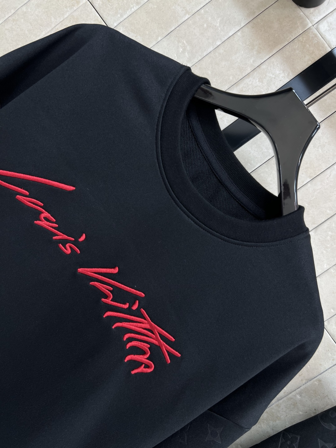 L家 25早秋新款 浮雕老花提花休闲套装 圆领廓形卫衣+松紧卫裤 绝绝子一套搭配 圆领拼接浮雕老花衣袖设