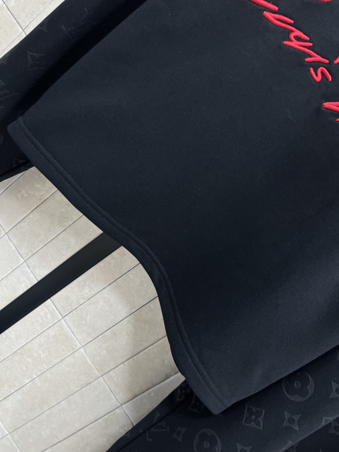 L家 25早秋新款 浮雕老花提花休闲套装 圆领廓形卫衣+松紧卫裤 绝绝子一套搭配 圆领拼接浮雕老花衣袖设