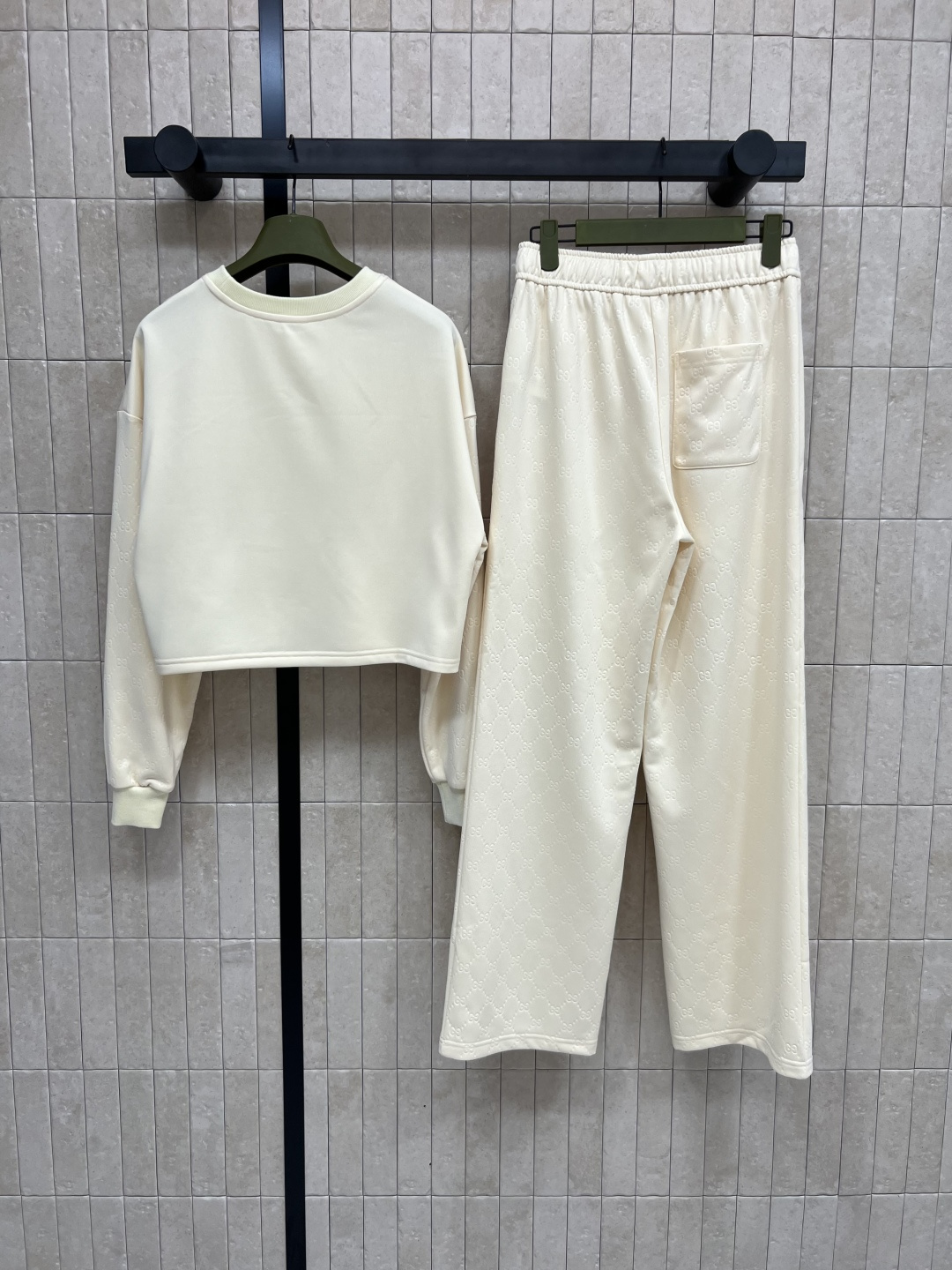 G家 25早秋新款 浮雕双G提花休闲套装 圆领廓形卫衣+松紧卫裤 绝绝子一套搭配 圆领拼接浮雕双G提花衣