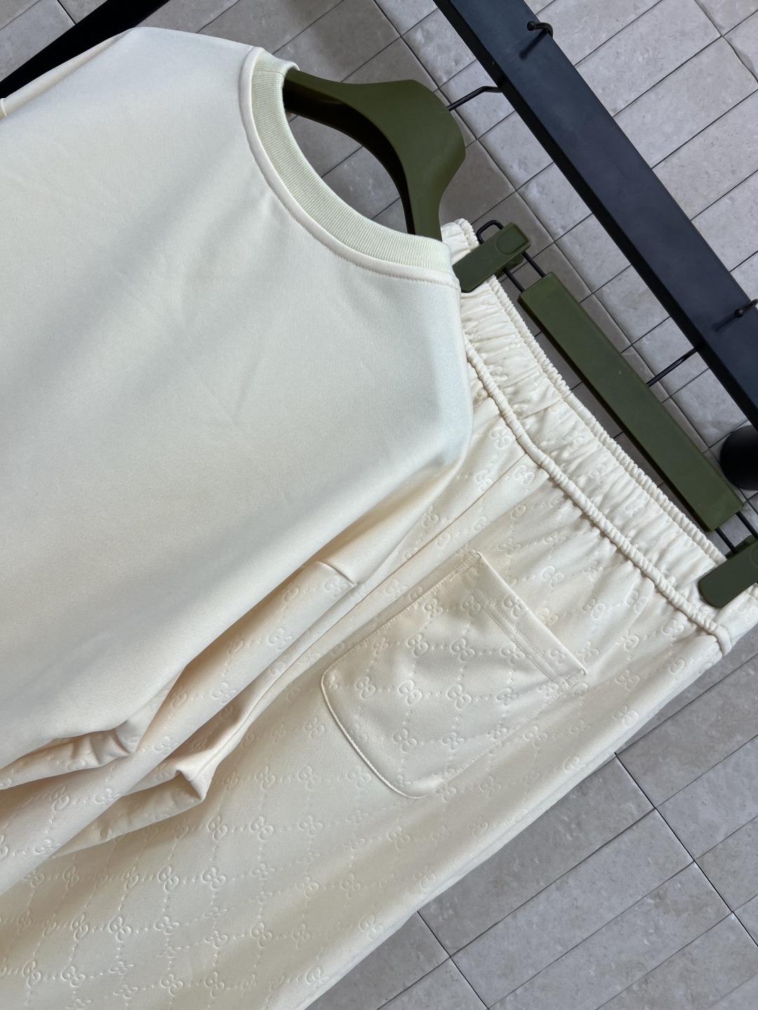 G家 25早秋新款 浮雕双G提花休闲套装 圆领廓形卫衣+松紧卫裤 绝绝子一套搭配 圆领拼接浮雕双G提花衣