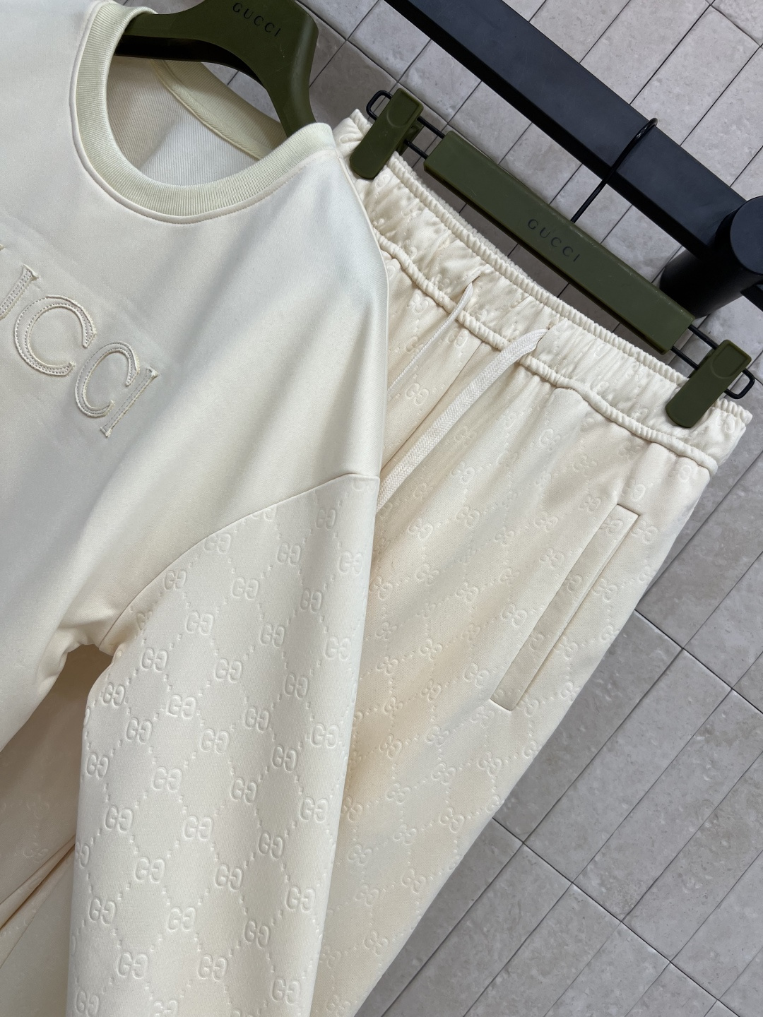 G家 25早秋新款 浮雕双G提花休闲套装 圆领廓形卫衣+松紧卫裤 绝绝子一套搭配 圆领拼接浮雕双G提花衣